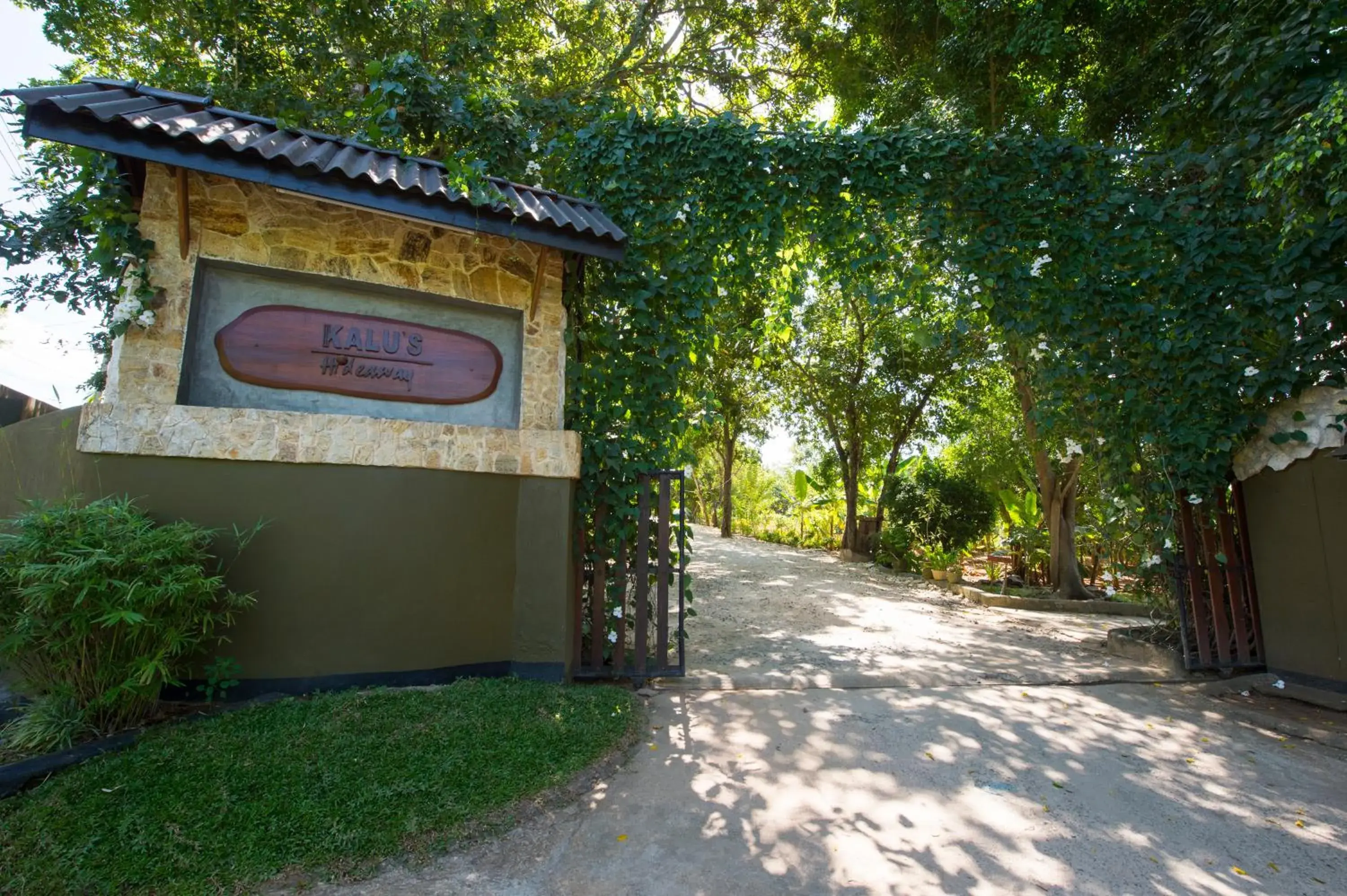Facade/entrance in Kalu's Hideaway Udawalawe Facade/entrance in Kalu's Hideaway Udawalawe
