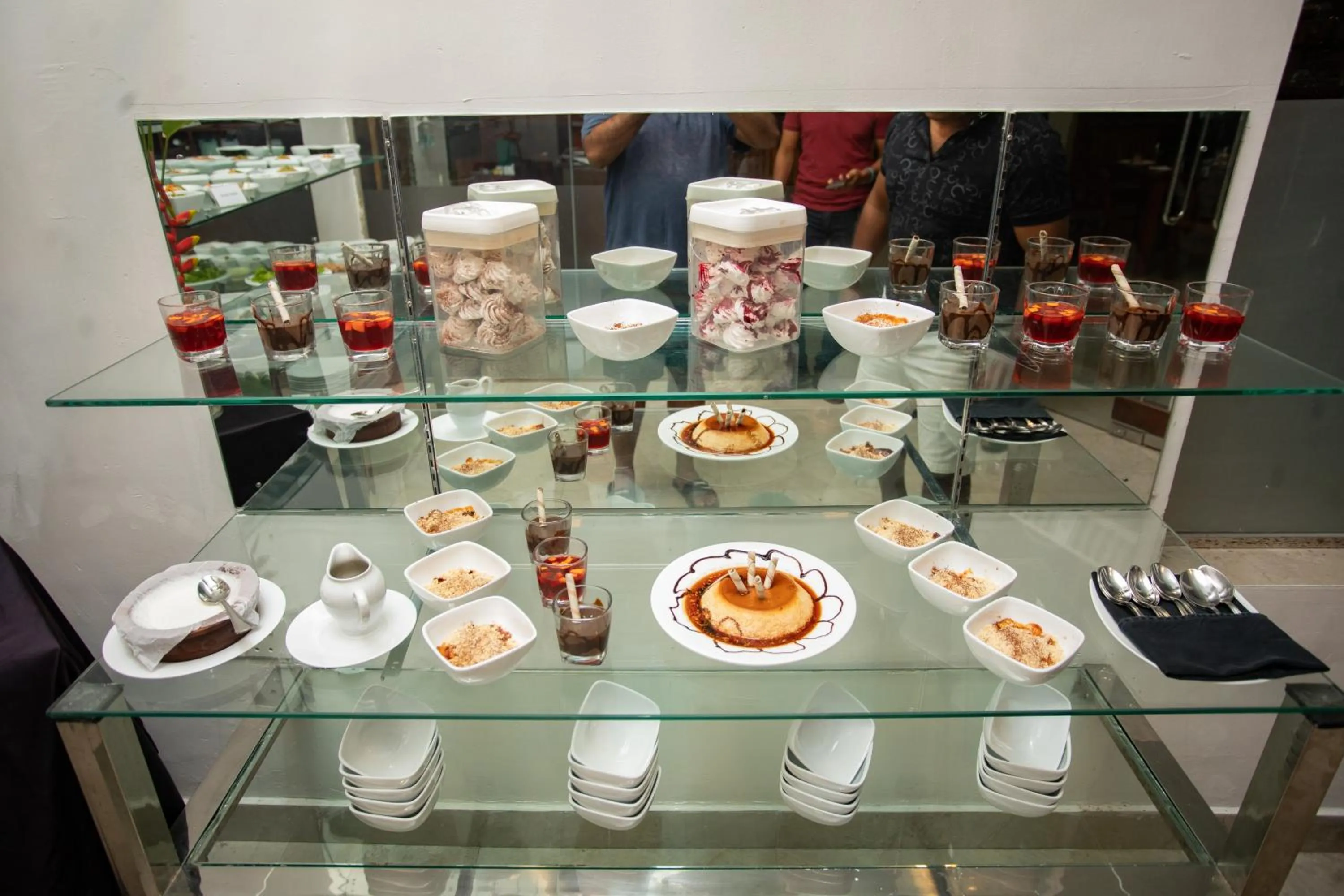 Food and drinks in Kalu's Hideaway Udawalawe