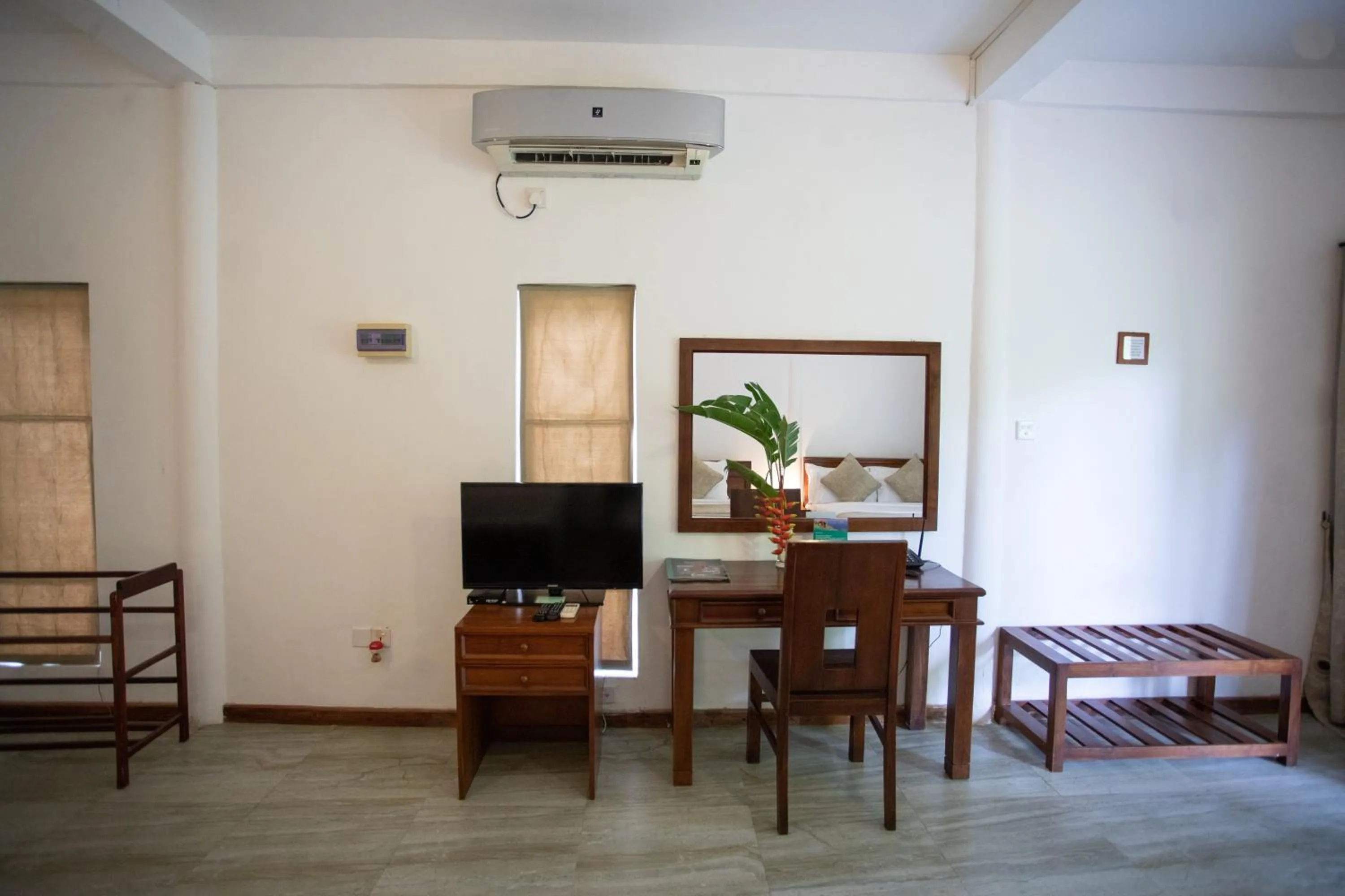 TV and multimedia in Kalu's Hideaway Udawalawe