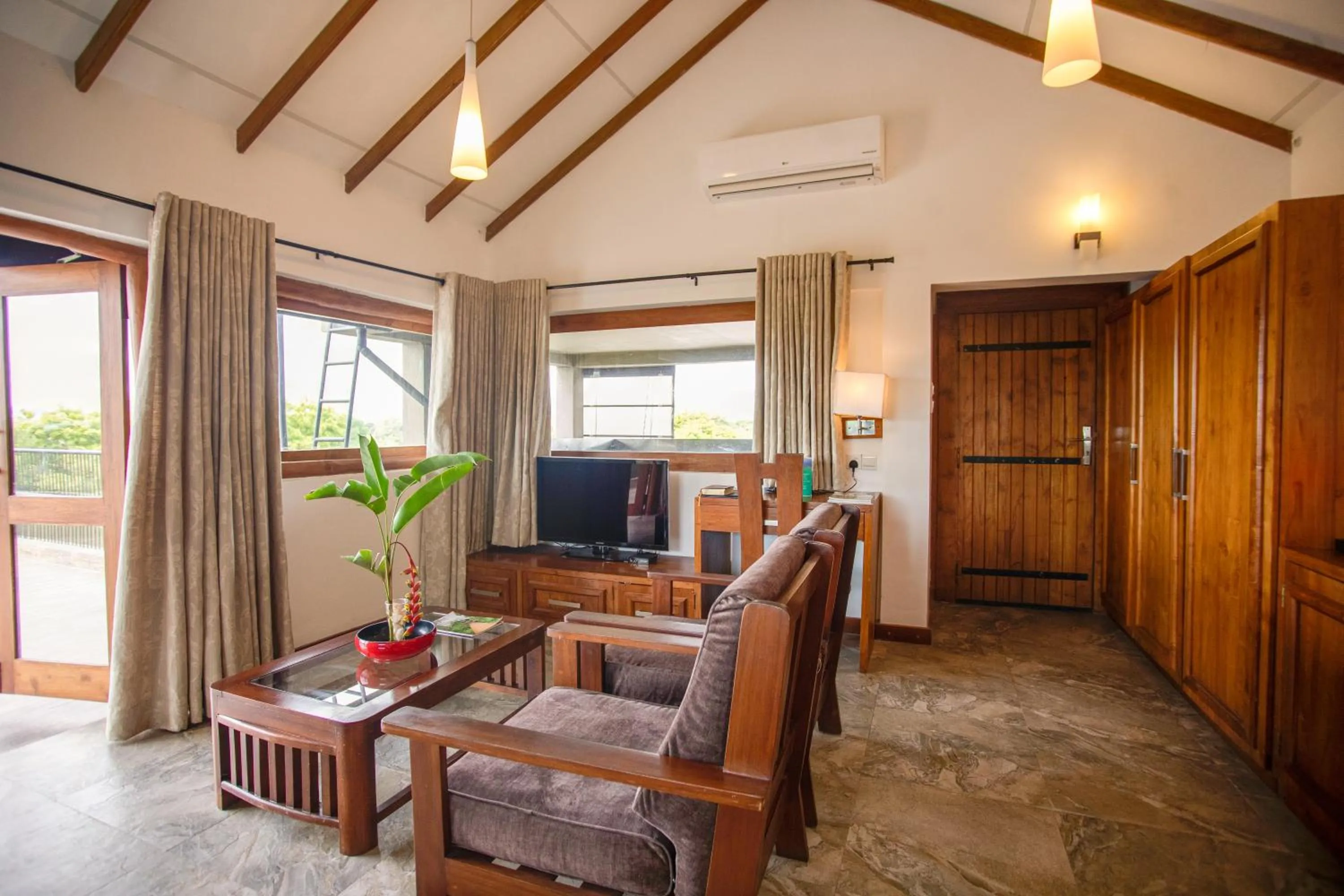 TV and multimedia in Kalu's Hideaway Udawalawe