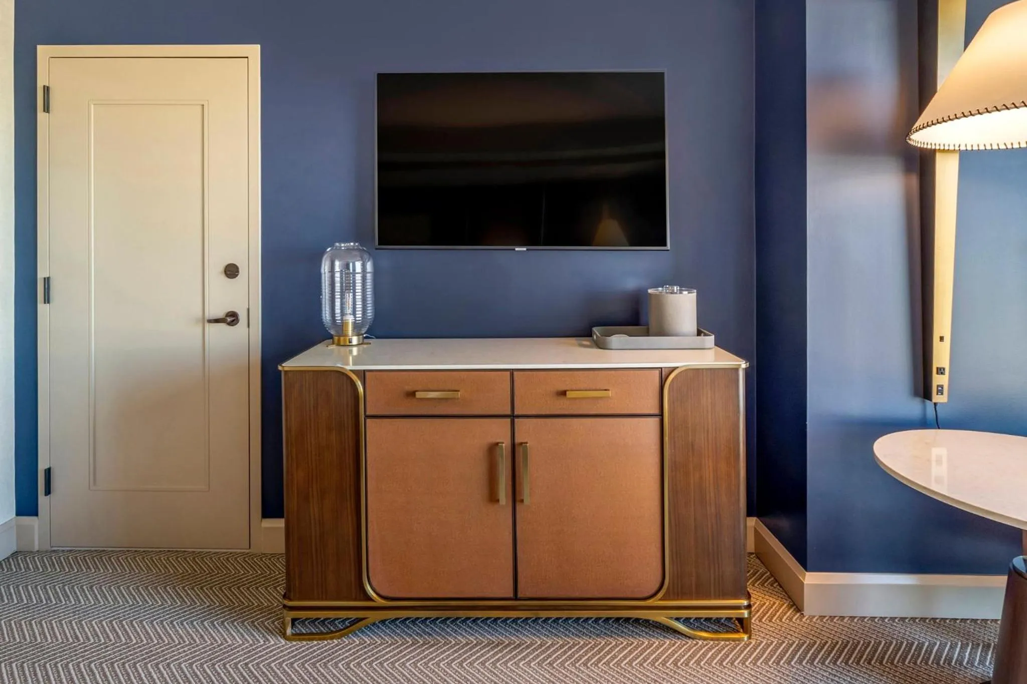 Photo of the whole room in Omni Oklahoma City Hotel