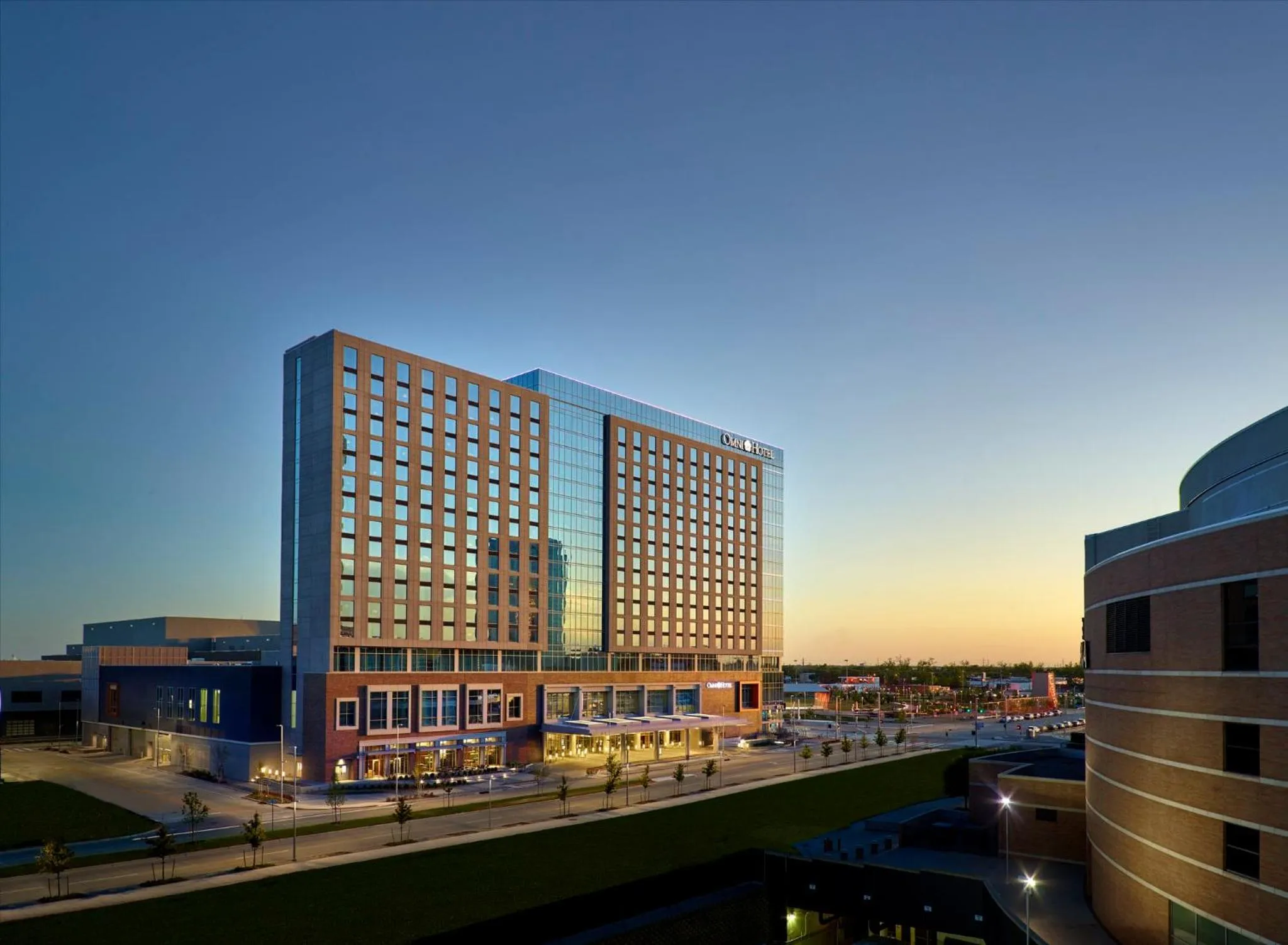 Property building in Omni Oklahoma City Hotel