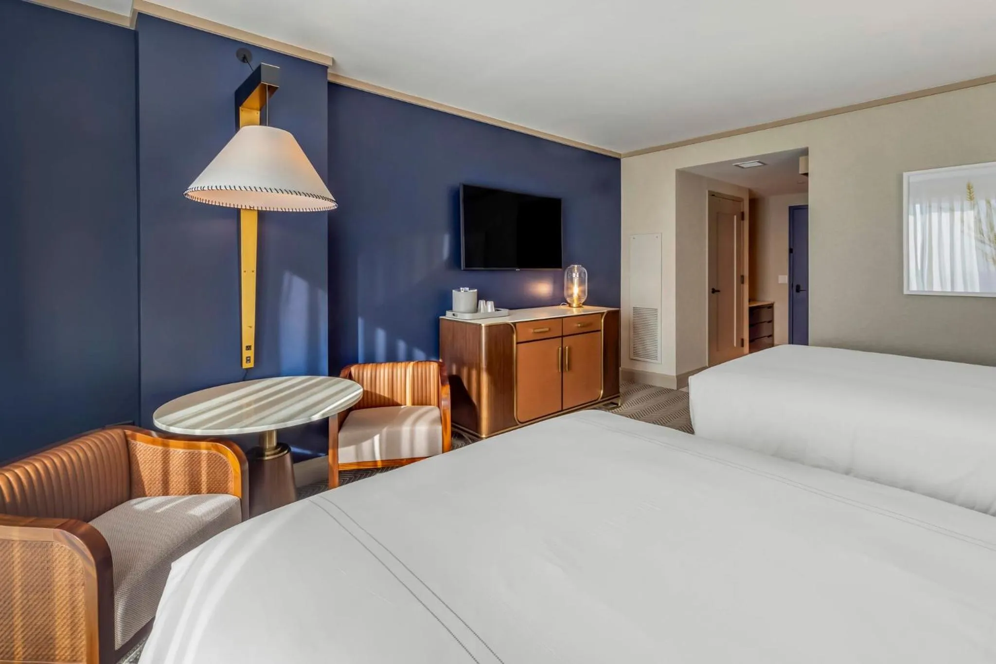 Photo of the whole room, Bed in Omni Oklahoma City Hotel