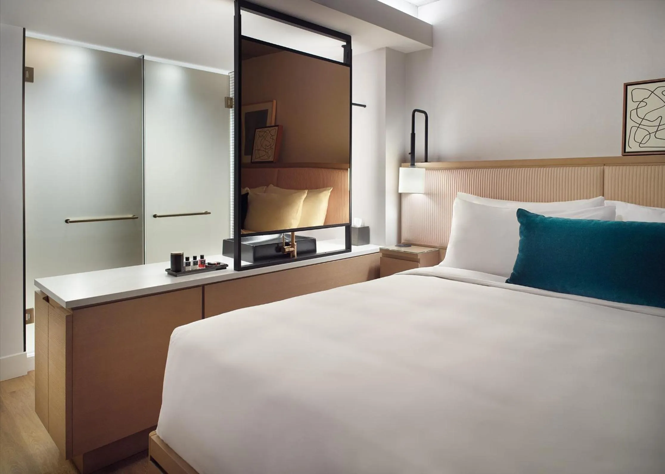 Bedroom, Bed in Omni Boston Hotel at the Seaport