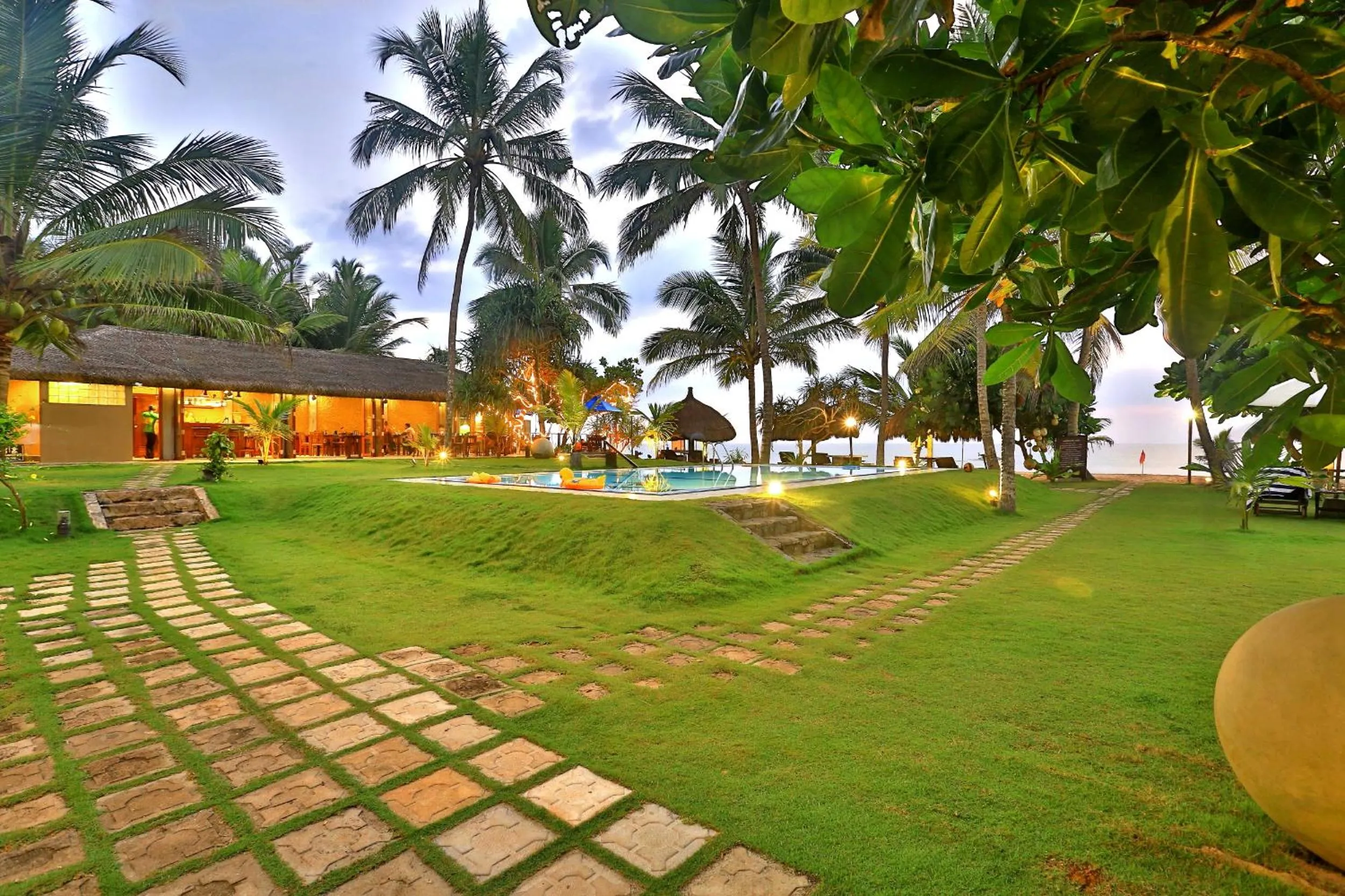 Garden in Sea Rock Villa