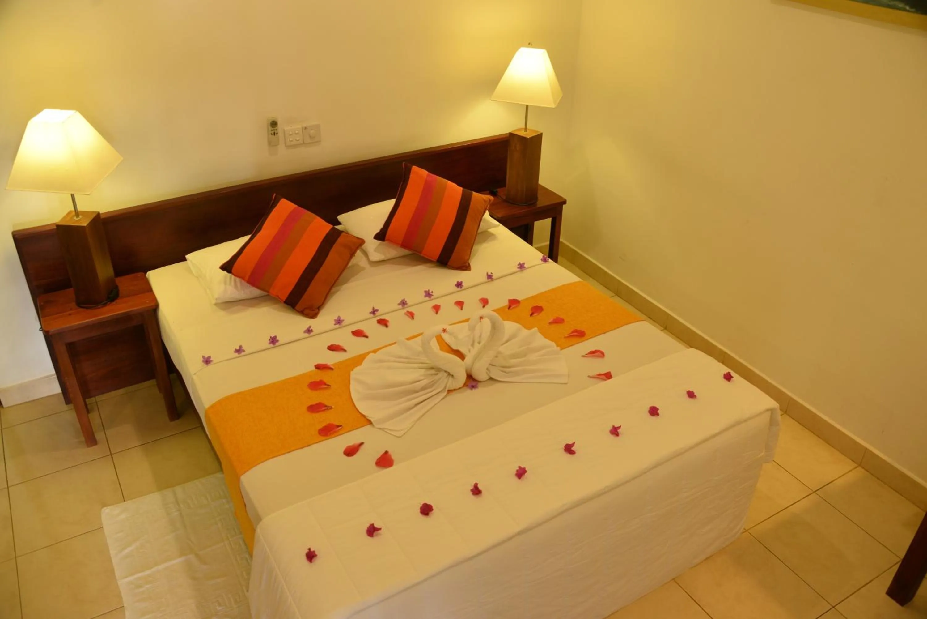 Bedroom, Bed in Sea Rock Villa