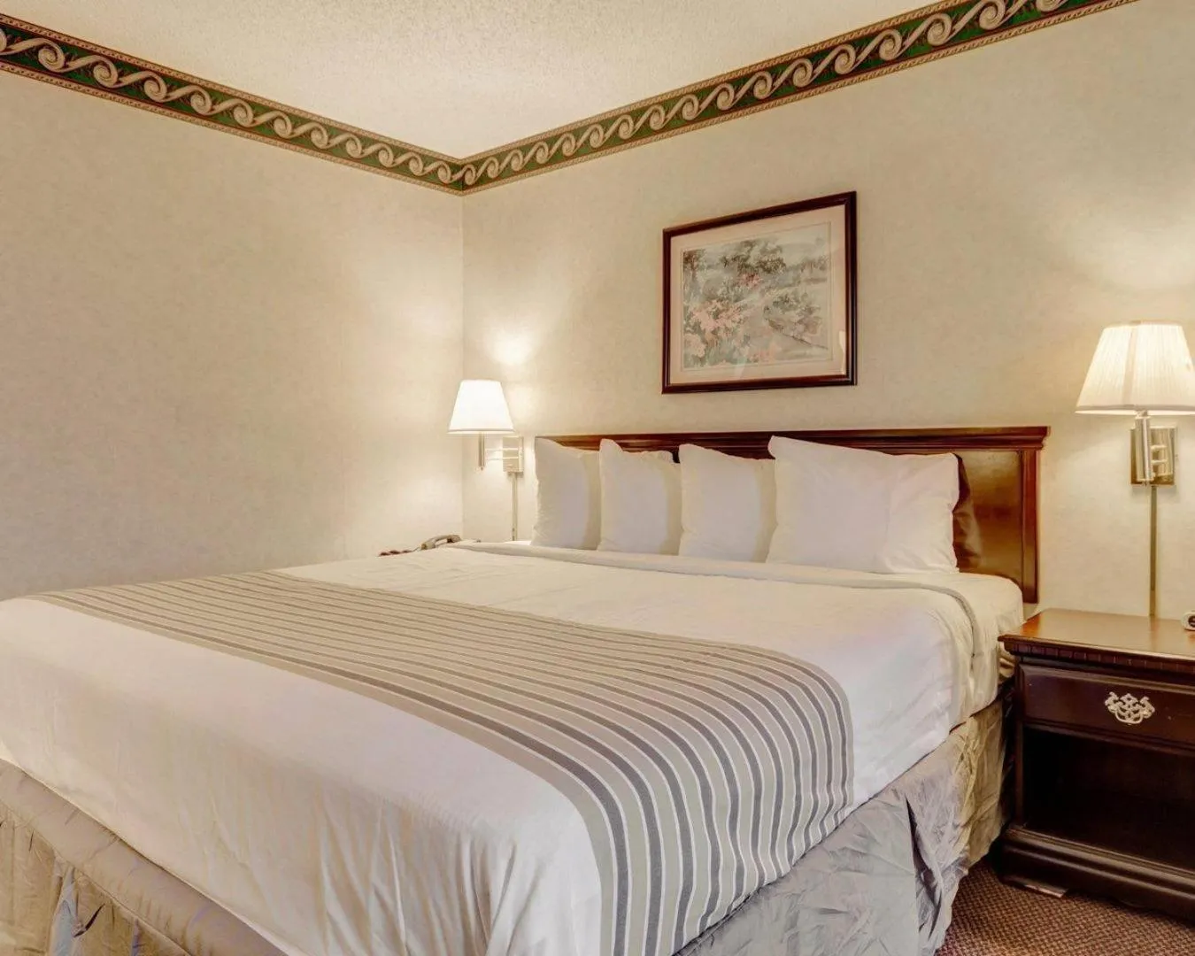 Bedroom, Bed in Econo Lodge Inn & Suites El Paso West