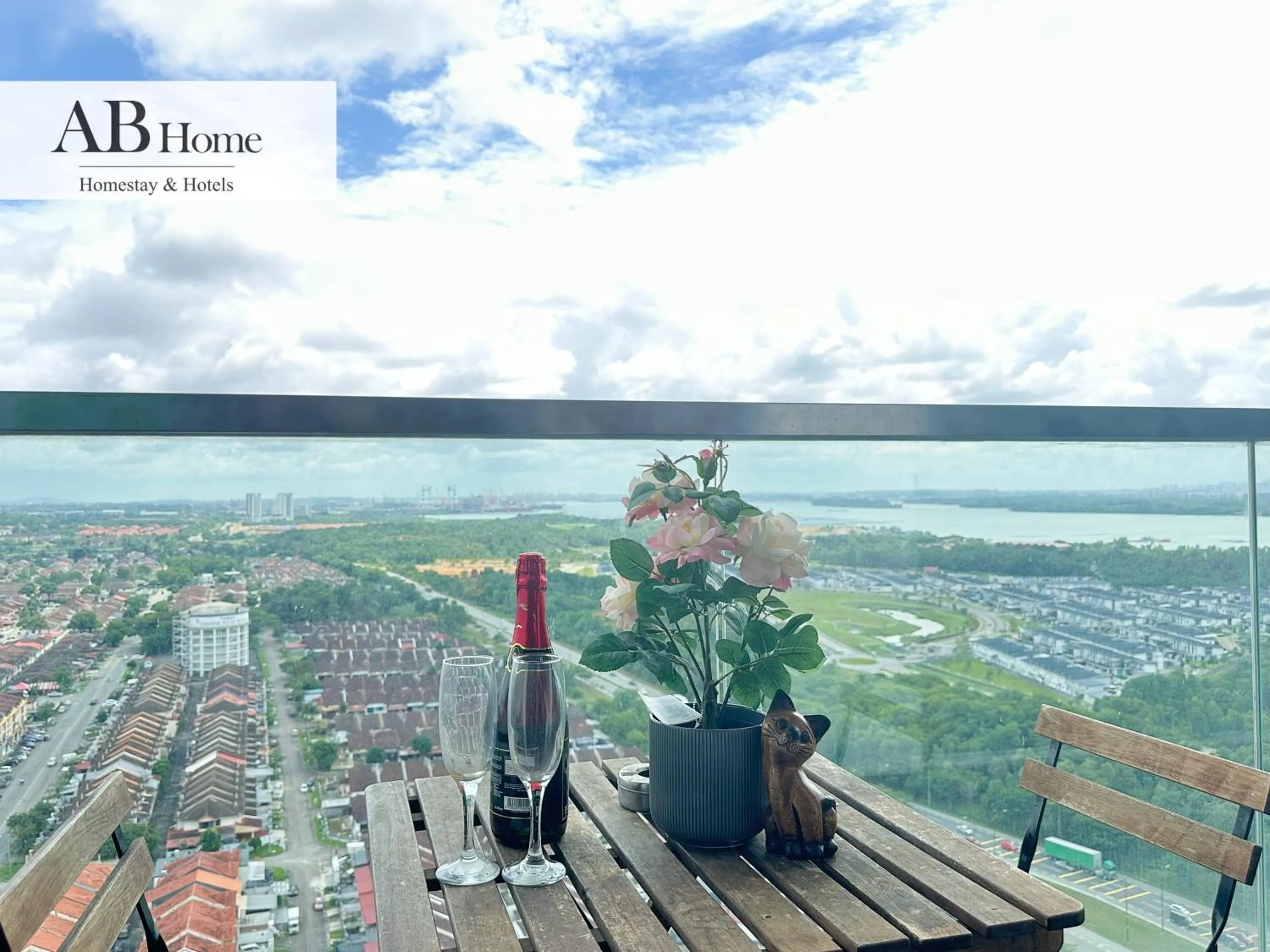 Balcony/Terrace in ABHOME "JAPAN SUITE" #GreenHaven #Olympic Pool #360"SeaView #JB