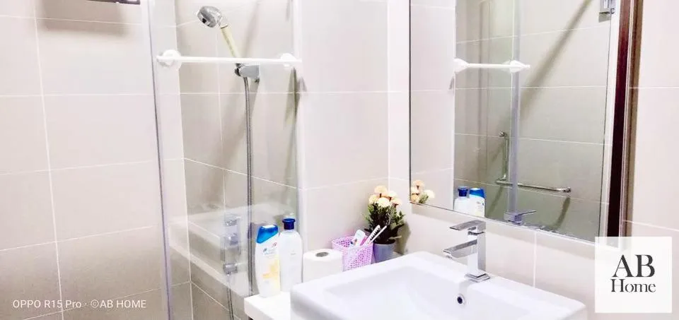 Bathroom in ABHOME "JAPAN SUITE" #GreenHaven #Olympic Pool #360"SeaView #JB