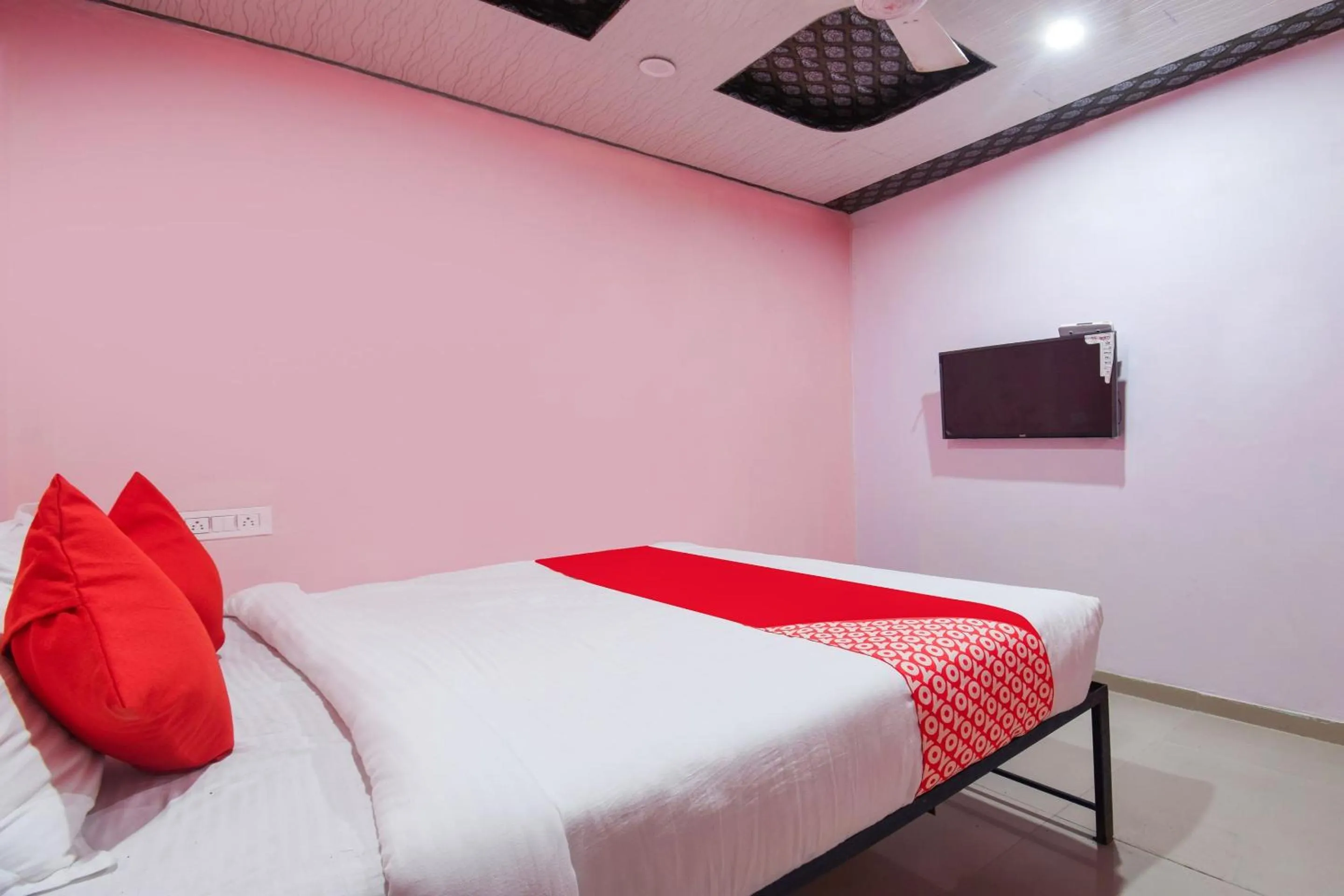 Bedroom, Bed in Hotel O Swastik