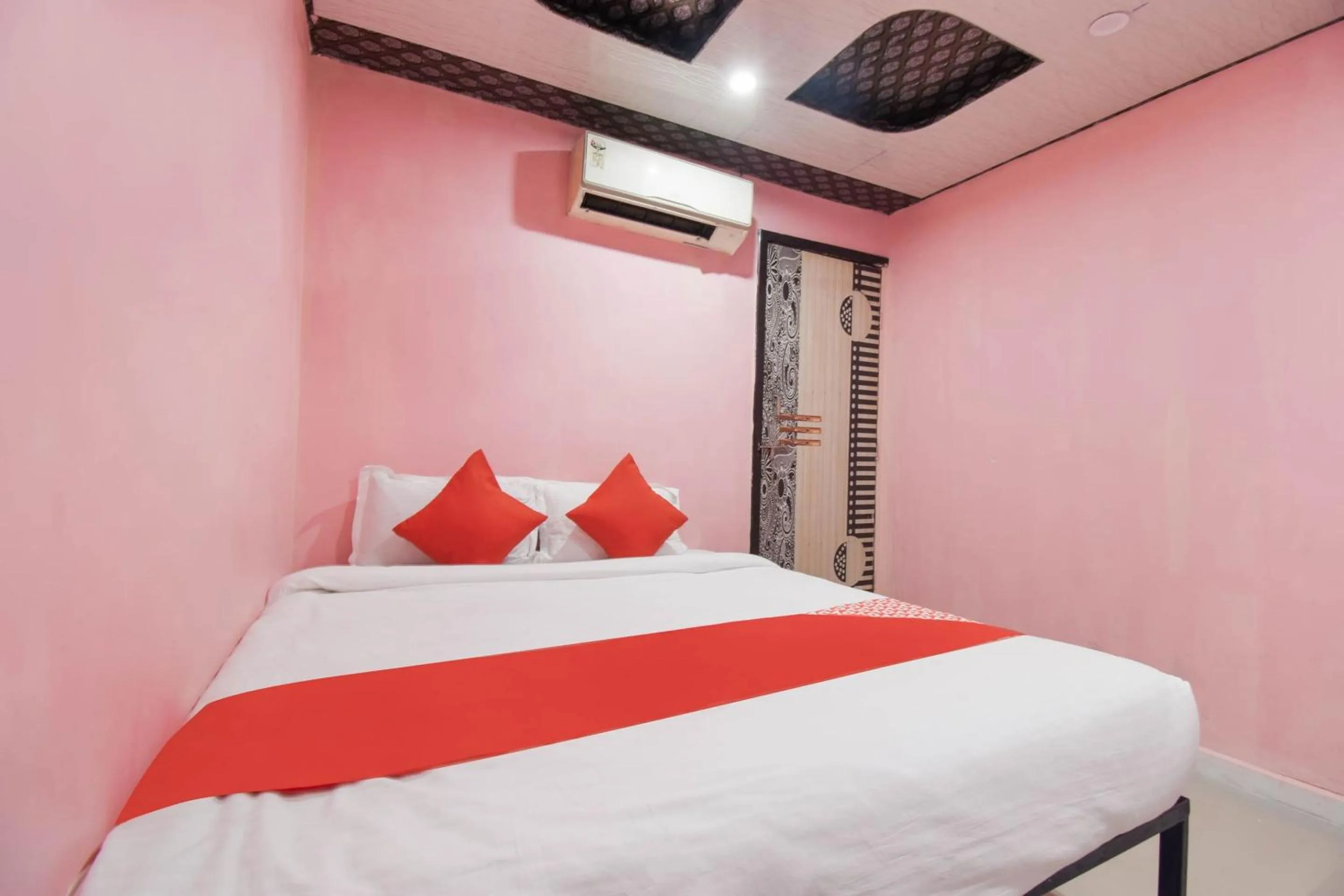 Bedroom, Bed in Hotel O Swastik