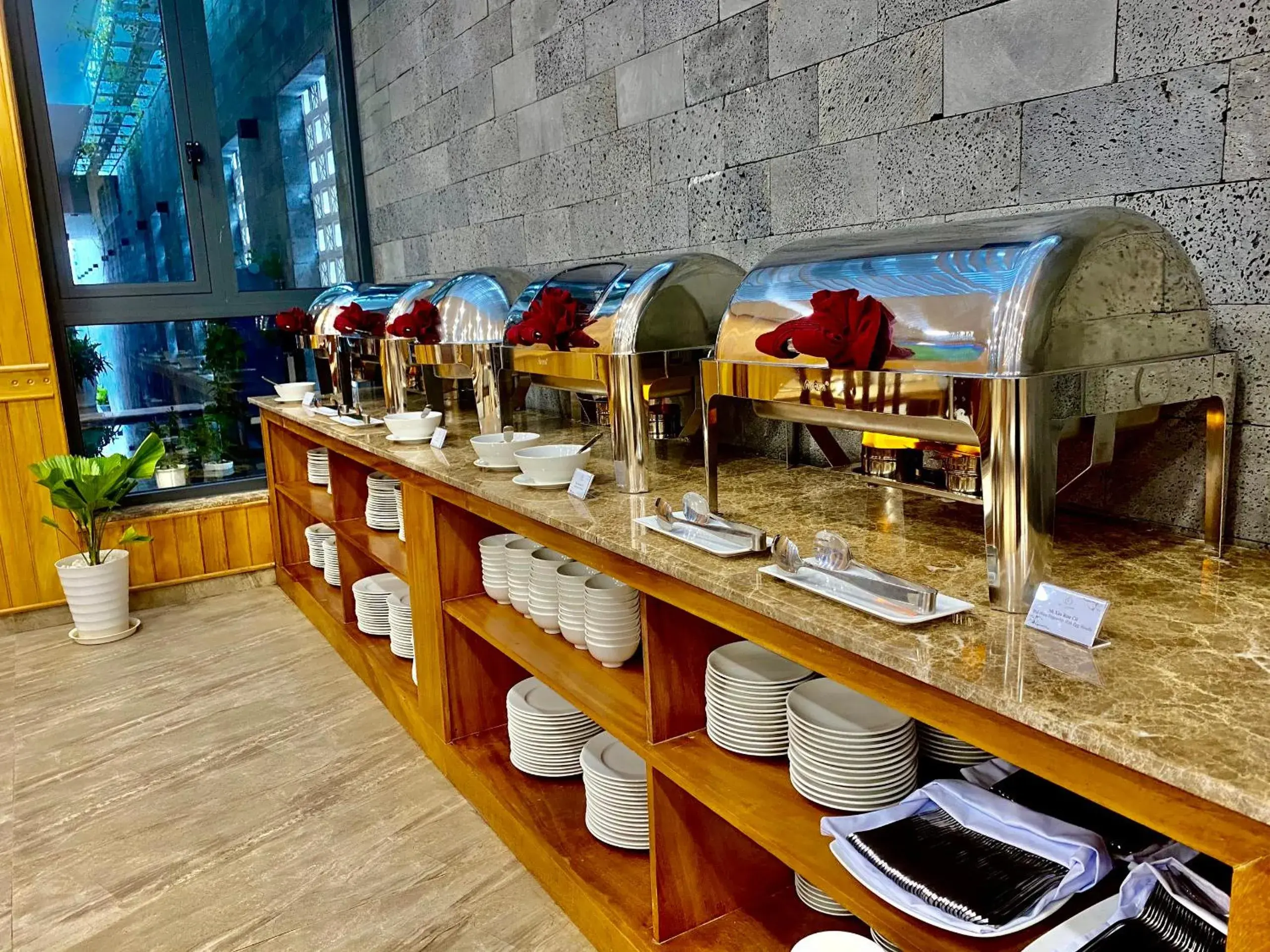 Restaurant/places to eat in Royal Khanh Hotel Restaurant/places to eat in Royal Khanh Hotel