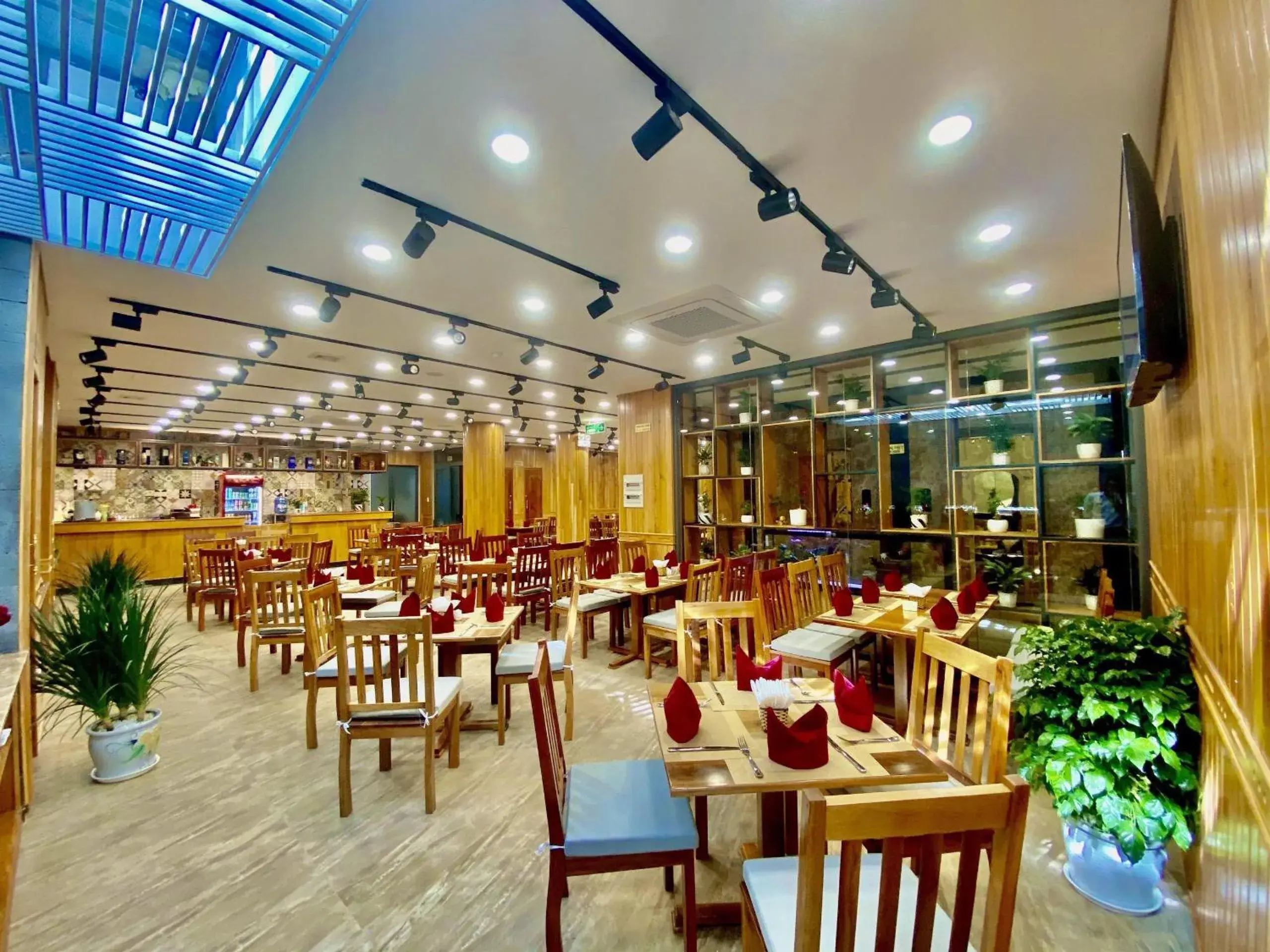 Restaurant/places to eat in Royal Khanh Hotel Restaurant/places to eat in Royal Khanh Hotel