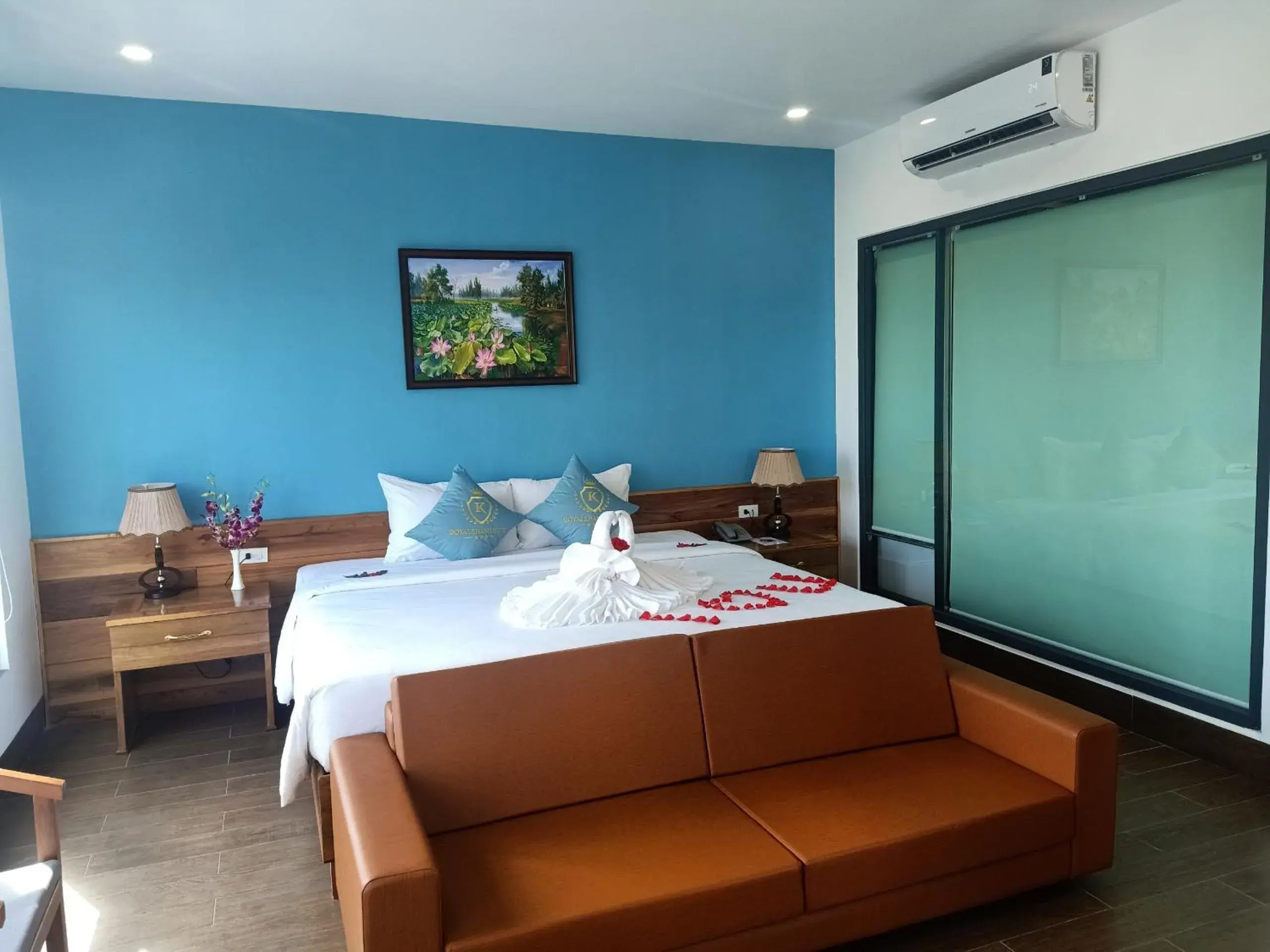 Bed in Royal Khanh Hotel Bed in Royal Khanh Hotel