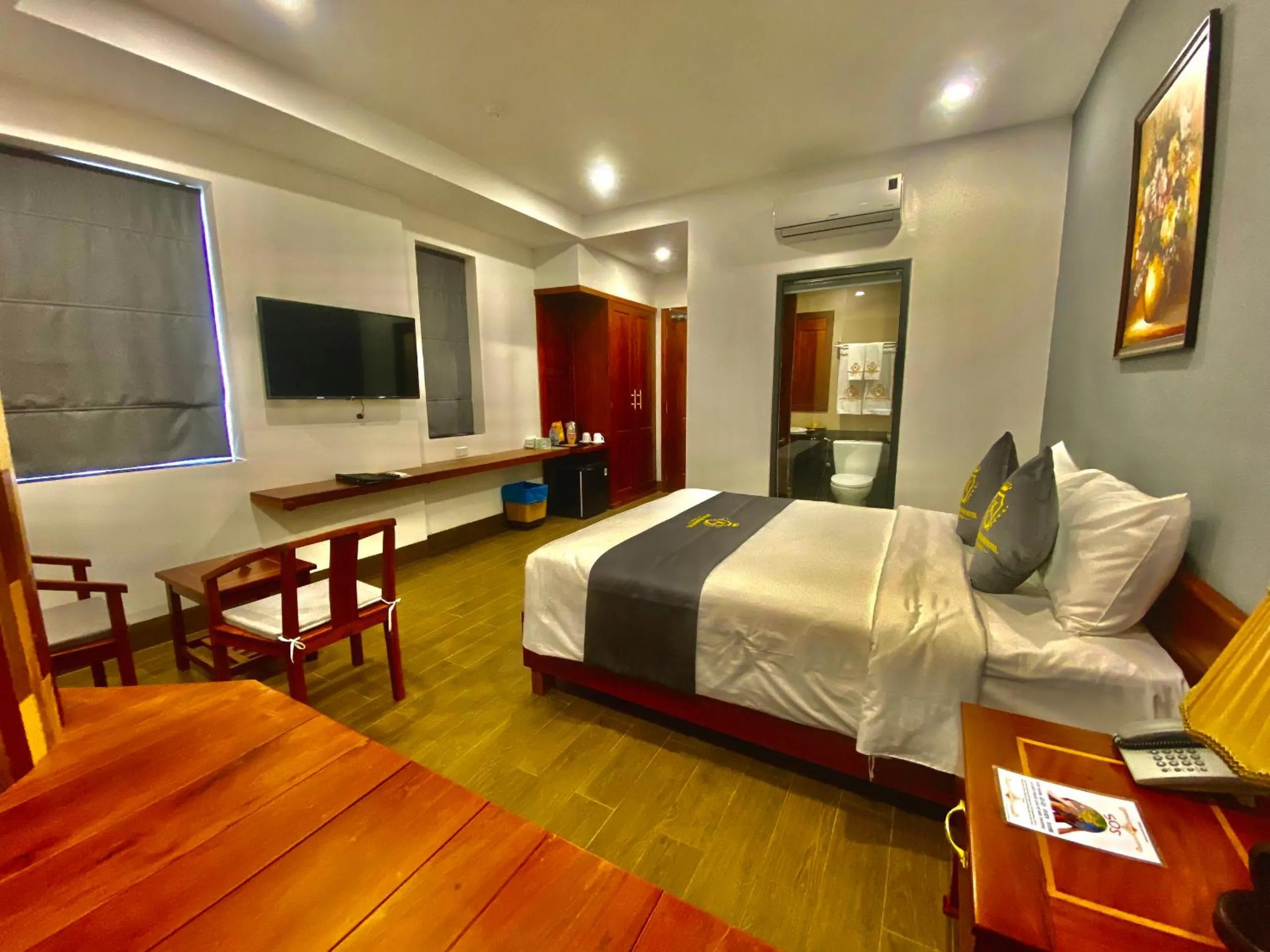 Living room, Bed in Royal Khanh Hotel