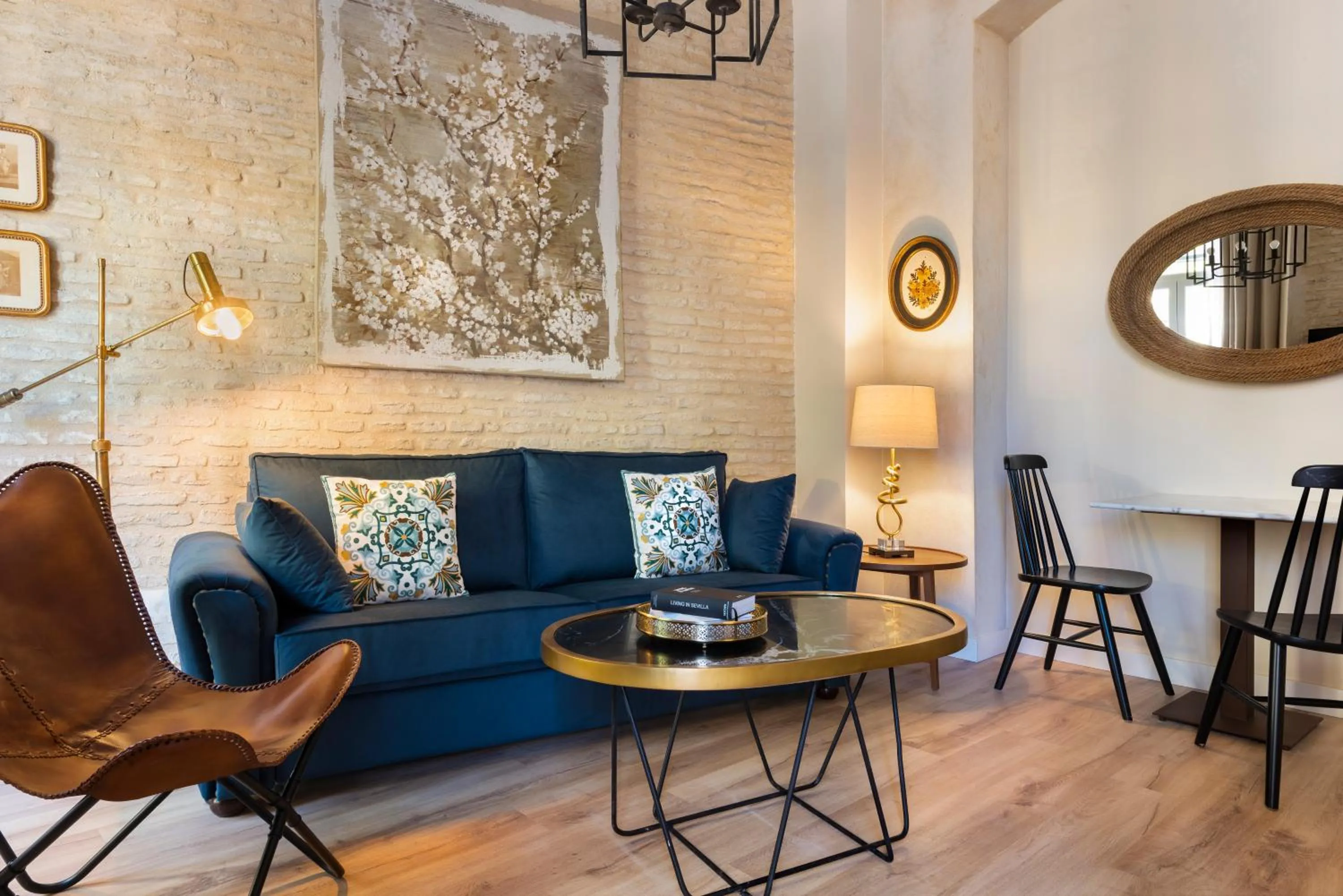 Living room in Casa Sevilla 1855 Suites by Época