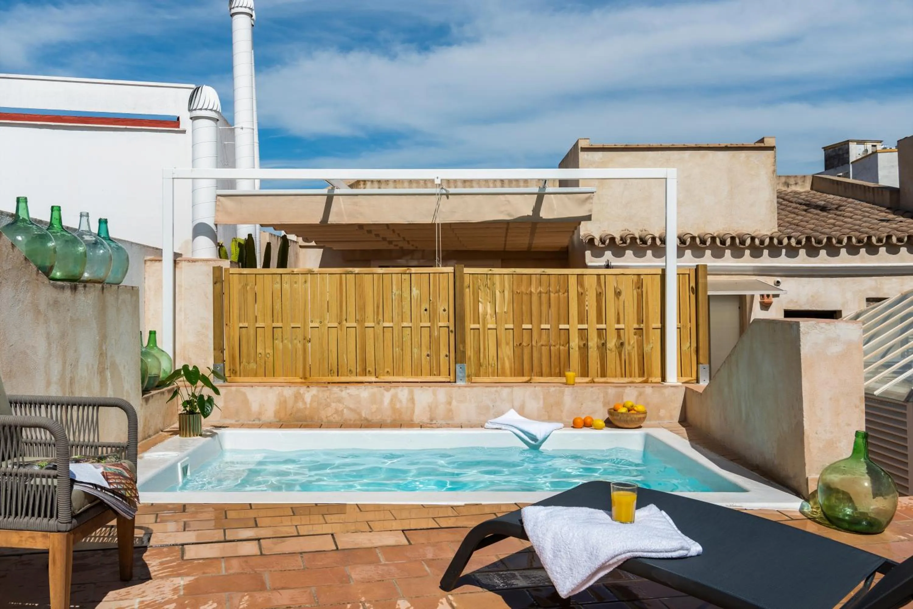 Swimming pool in Casa Sevilla 1855 Suites by Época