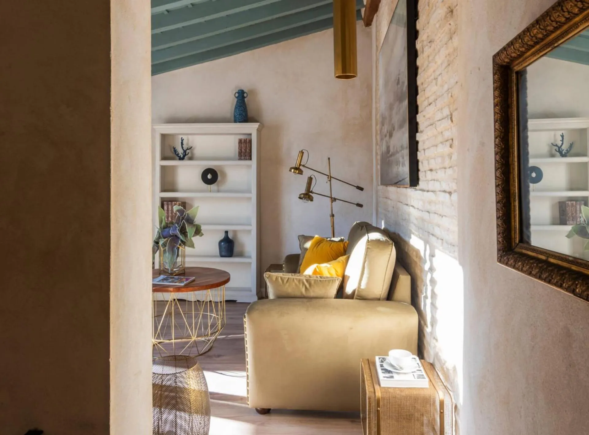 Living room in Casa Sevilla 1855 Suites by Época