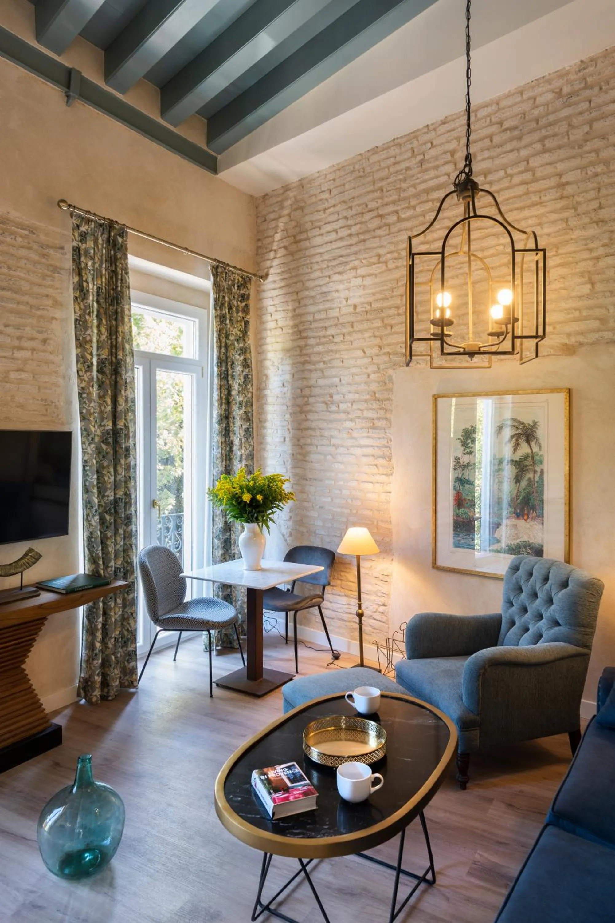 Living room in Casa Sevilla 1855 Suites by Época