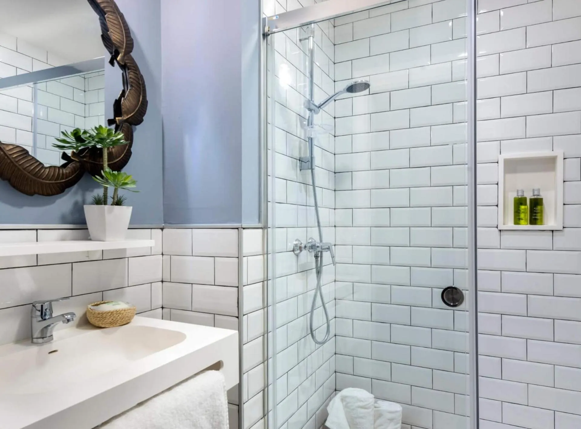 Shower in Casa Sevilla 1855 Suites by Época