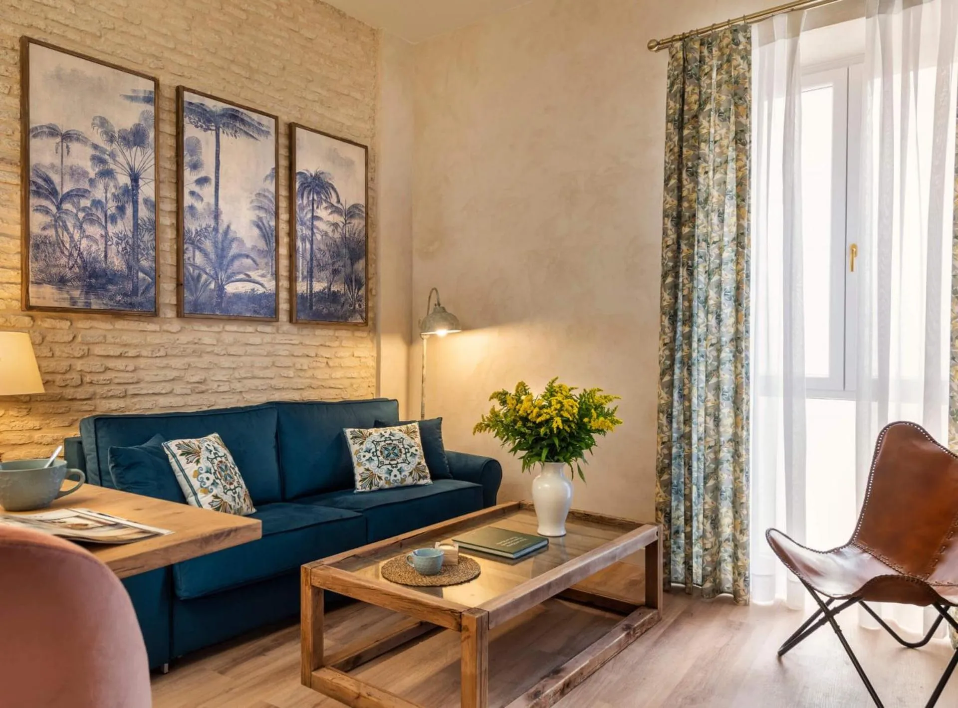 Living room in Casa Sevilla 1855 Suites by Época