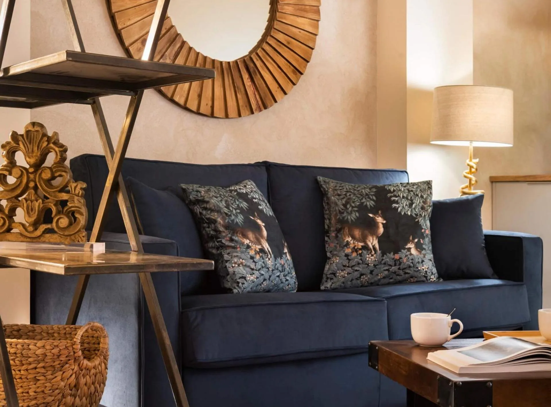 Living room in Casa Sevilla 1855 Suites by Época