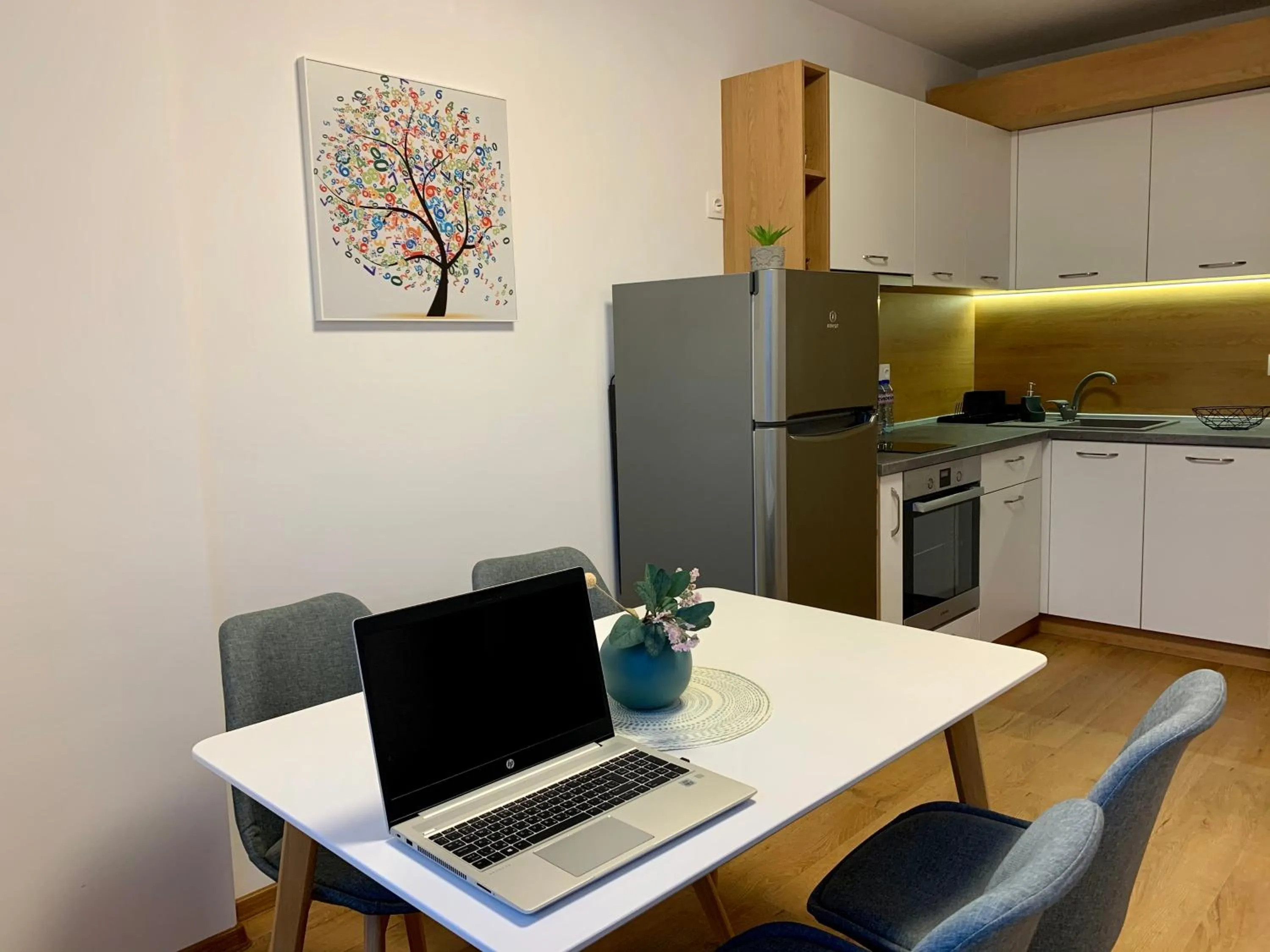Business facilities in Gardenia Apartments