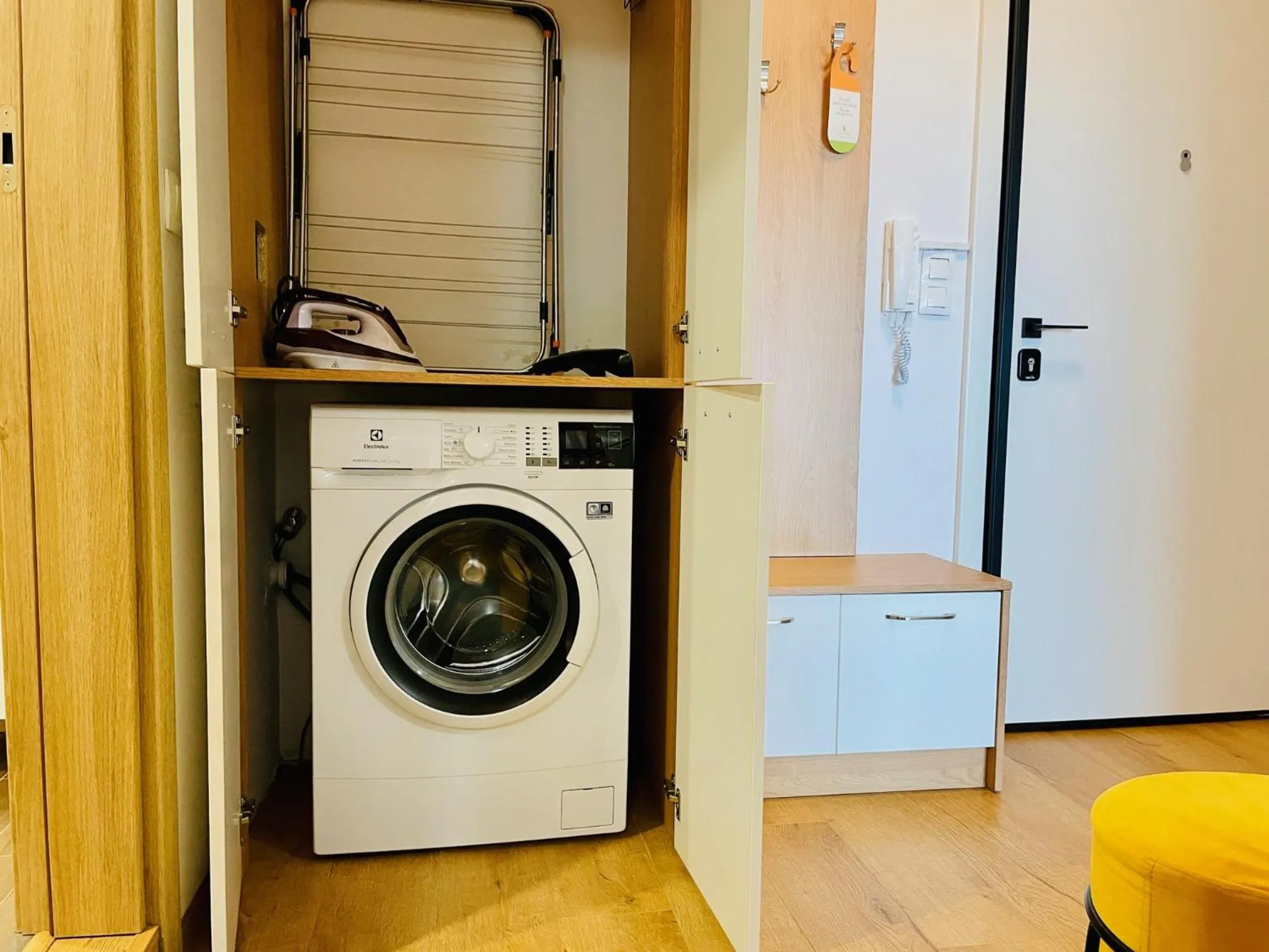 washing machine in Gardenia Apartments