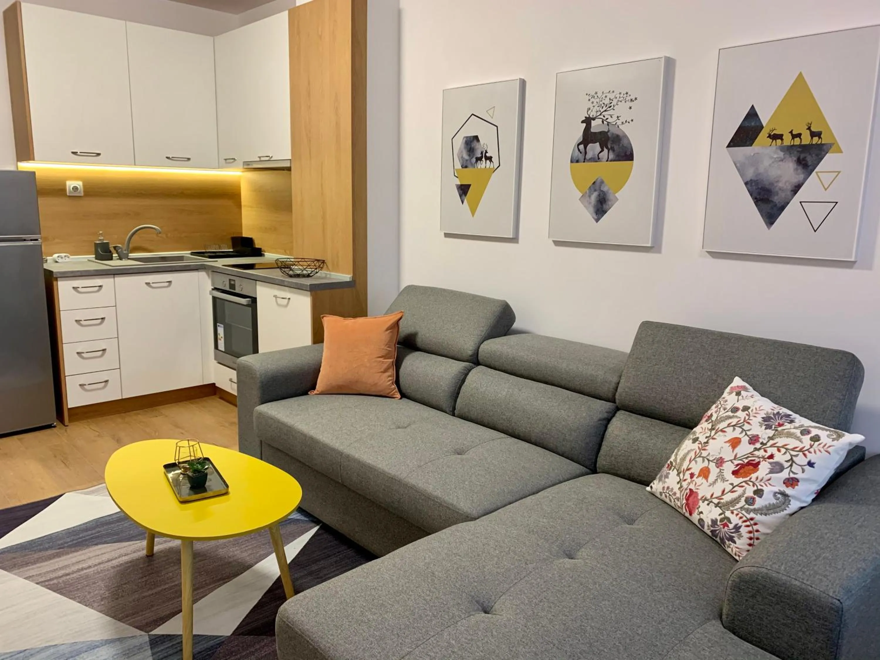 Kitchen or kitchenette in Gardenia Apartments