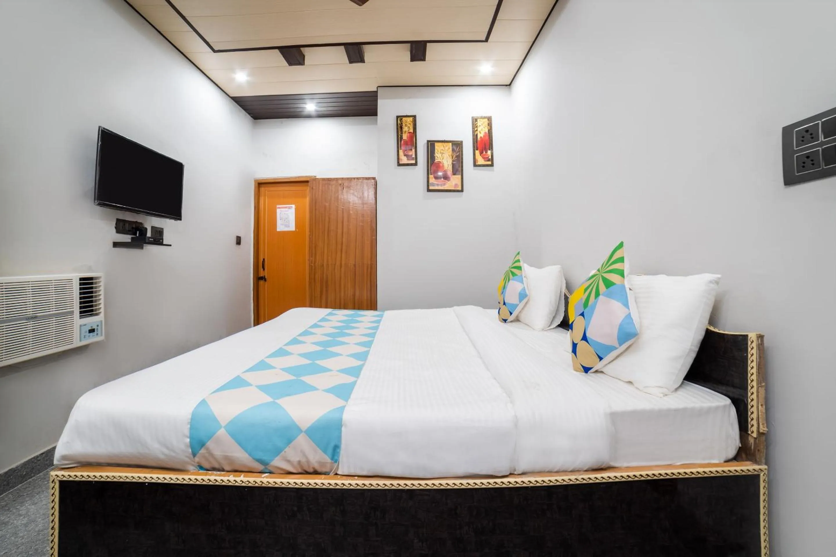 Bedroom, Bed in Hotel O Home Gautam Homestay