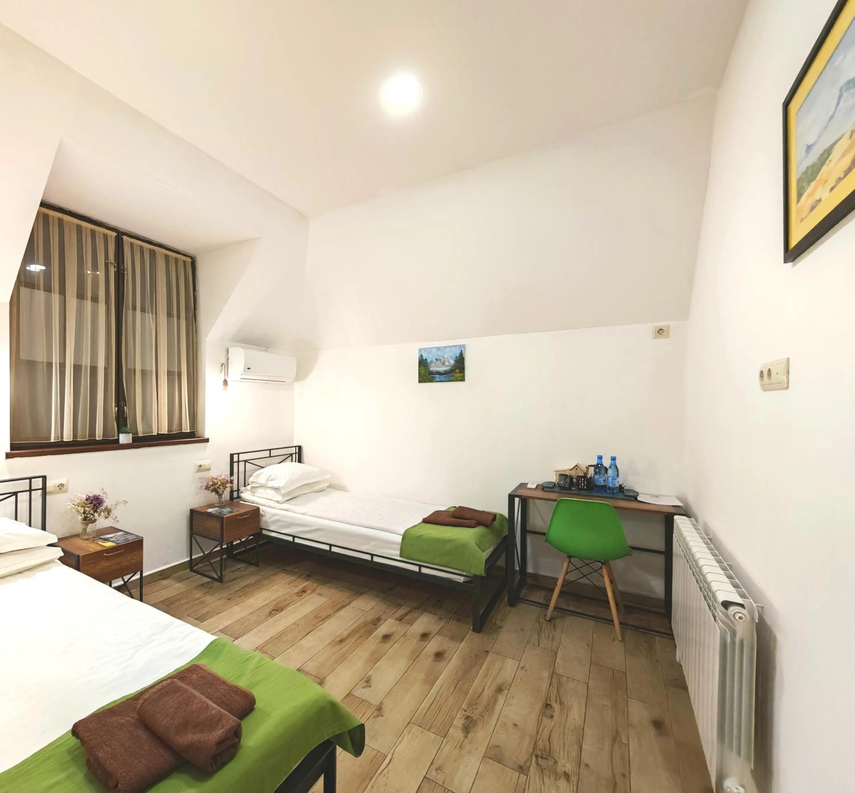 Photo of the whole room, Bed in Blur Inn Gallery