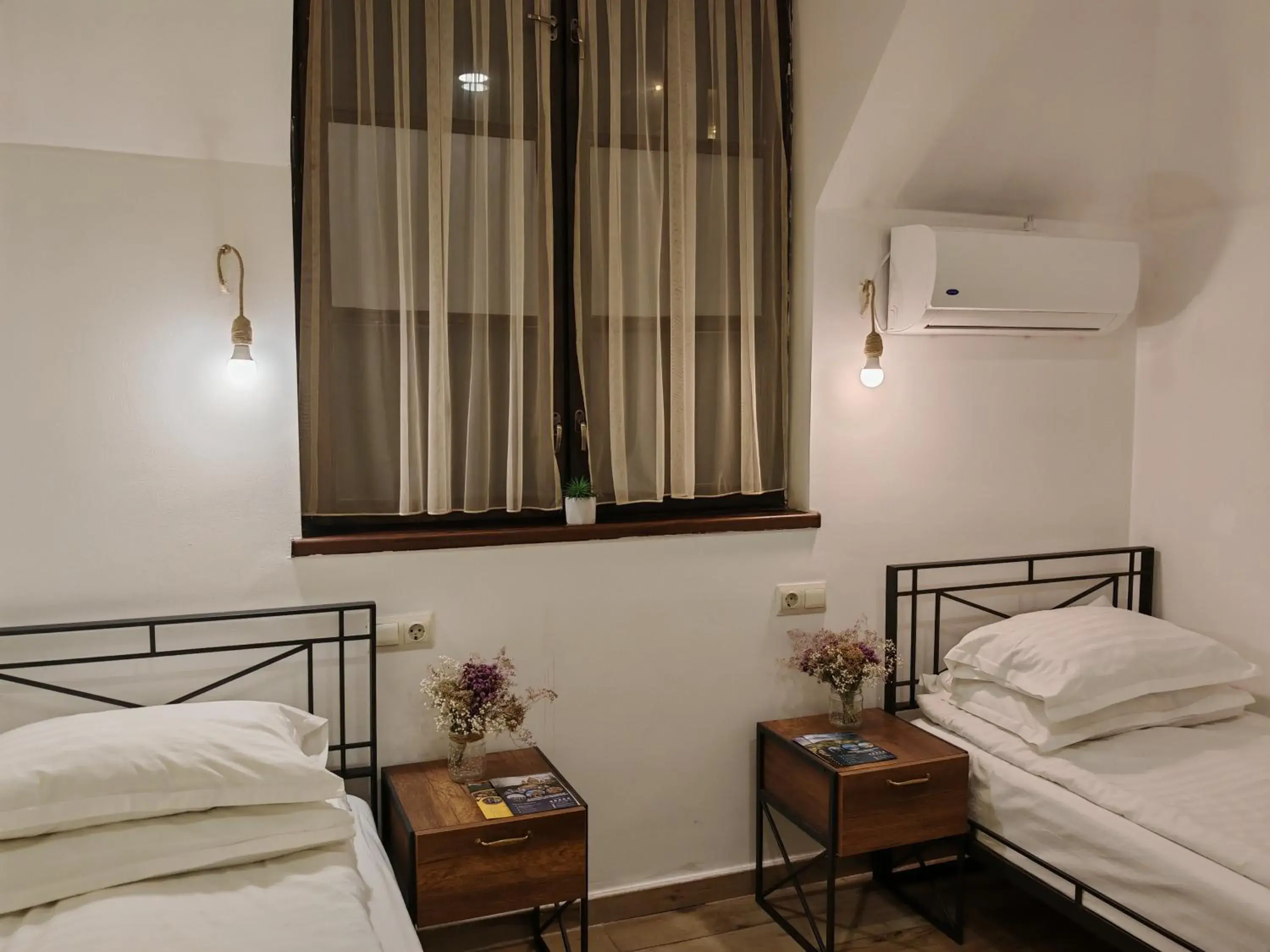 Standard Twin Room in Blur Inn Gallery Standard Twin Room in Blur Inn Gallery