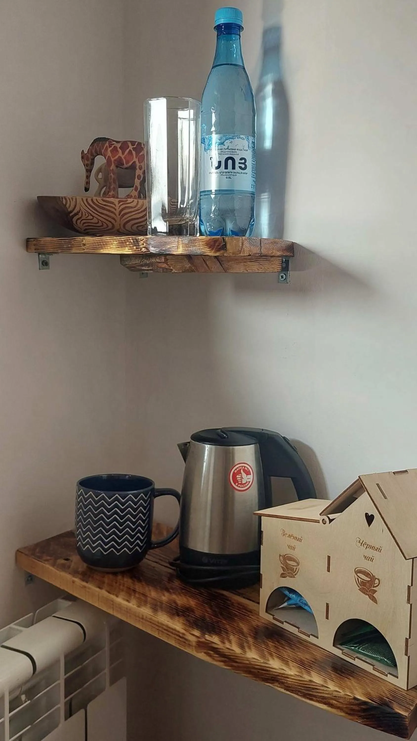 Coffee/tea facilities in Blur Inn Gallery