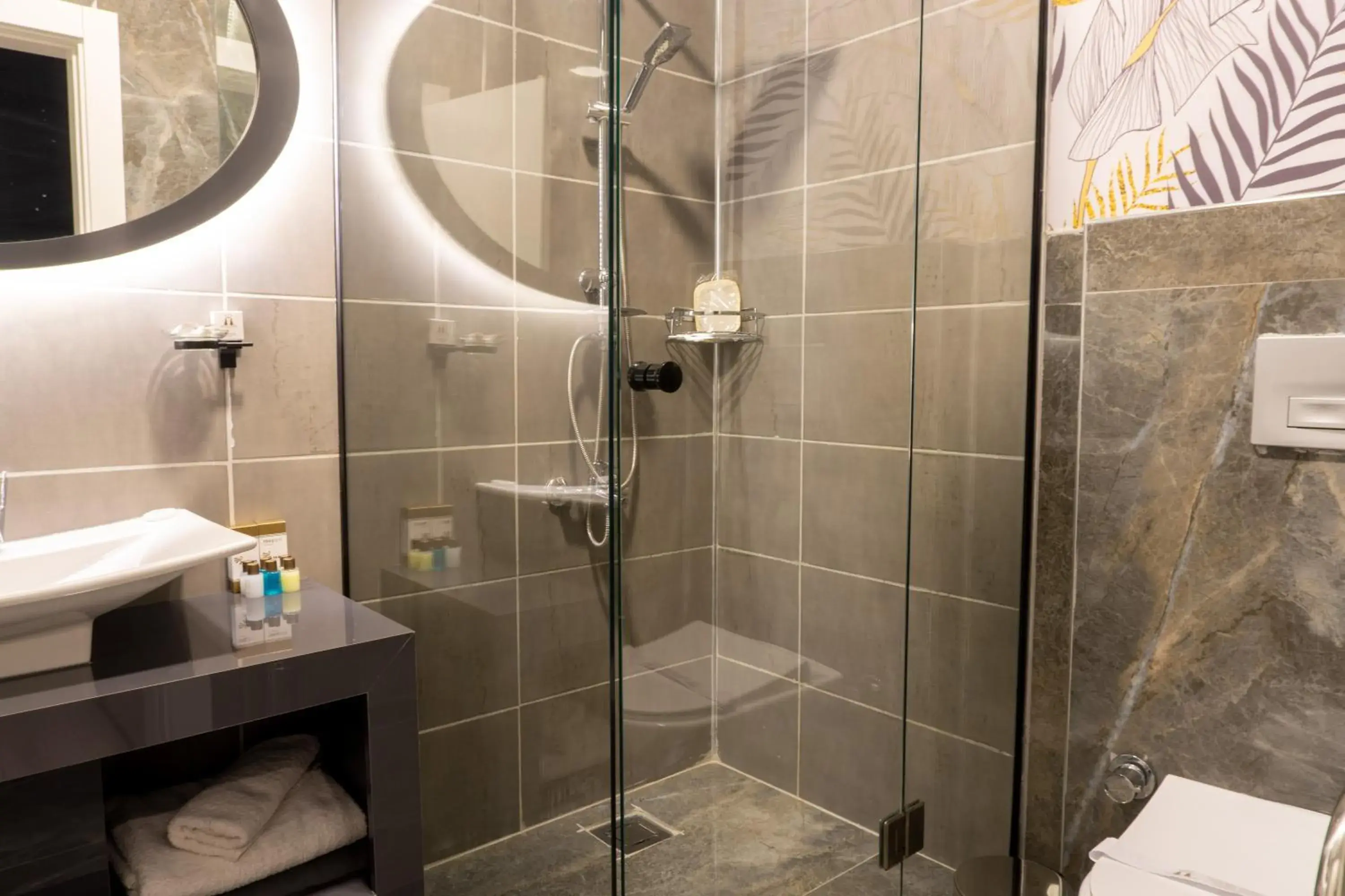 Suite with Spa Bath in Anatolia Luxury Hotel Suite with Spa Bath in Anatolia Luxury Hotel