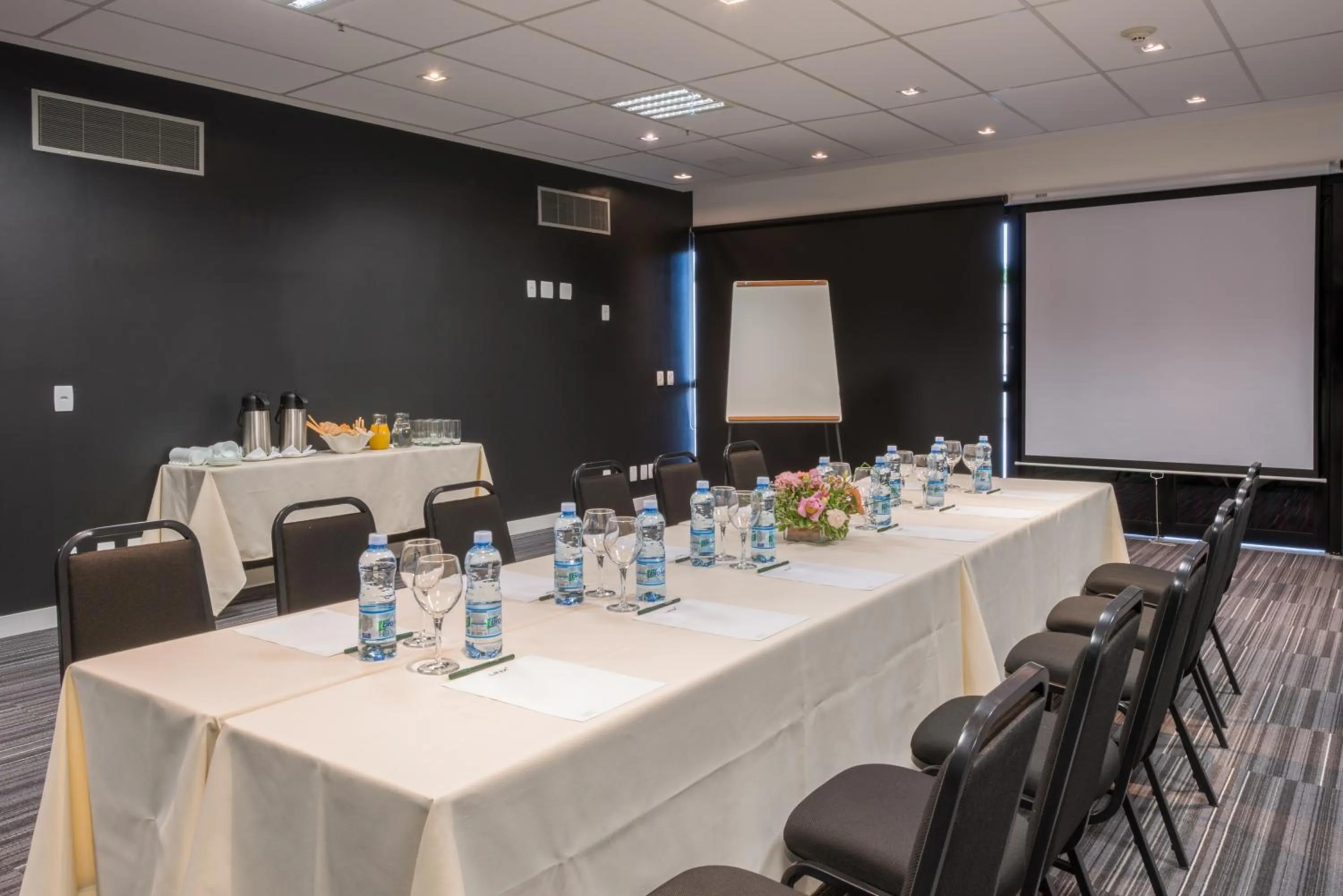 Food and drinks in Linx Galeão by Wish