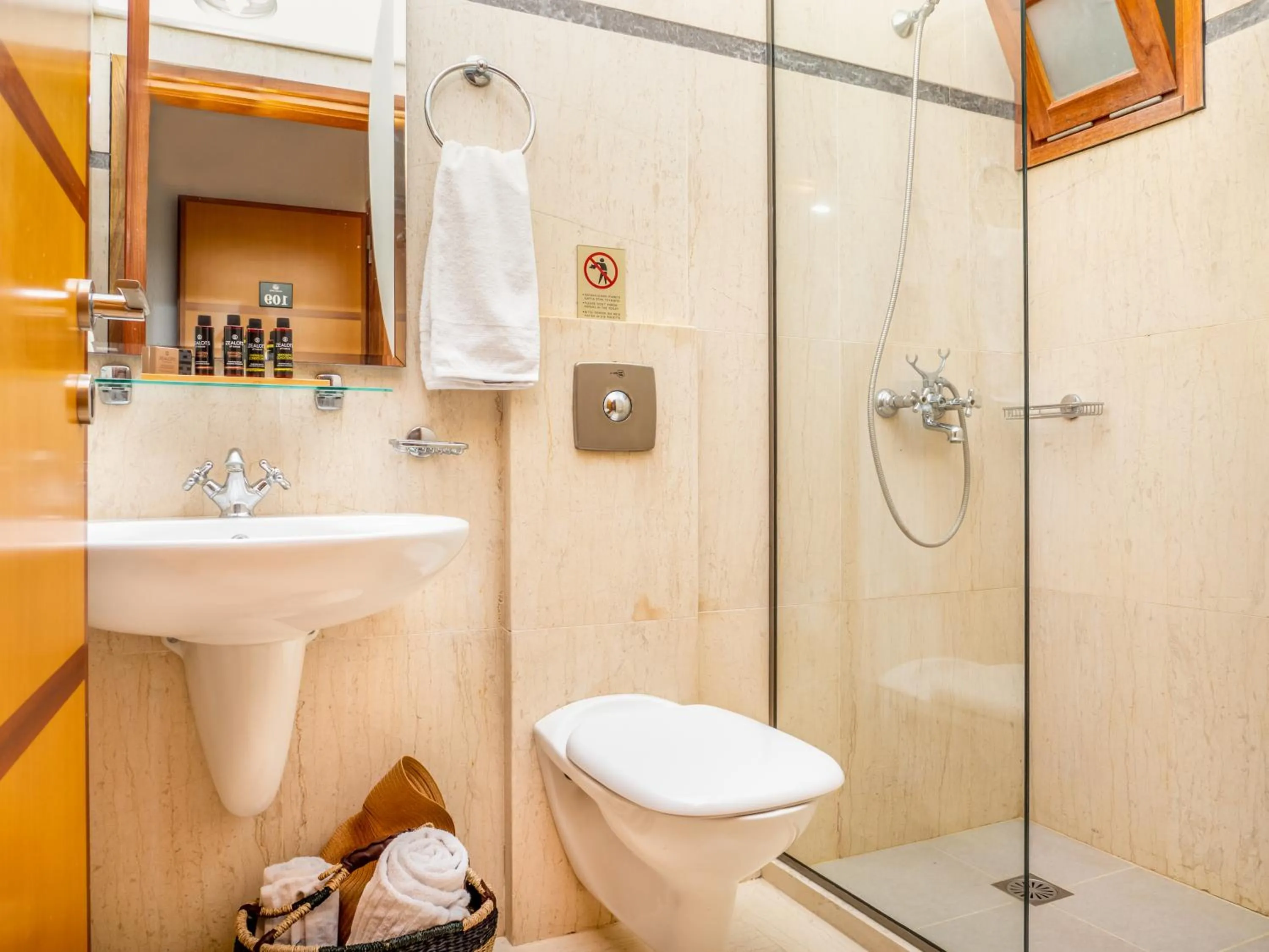 Bathroom in Elounda Alikes Suites & Studios