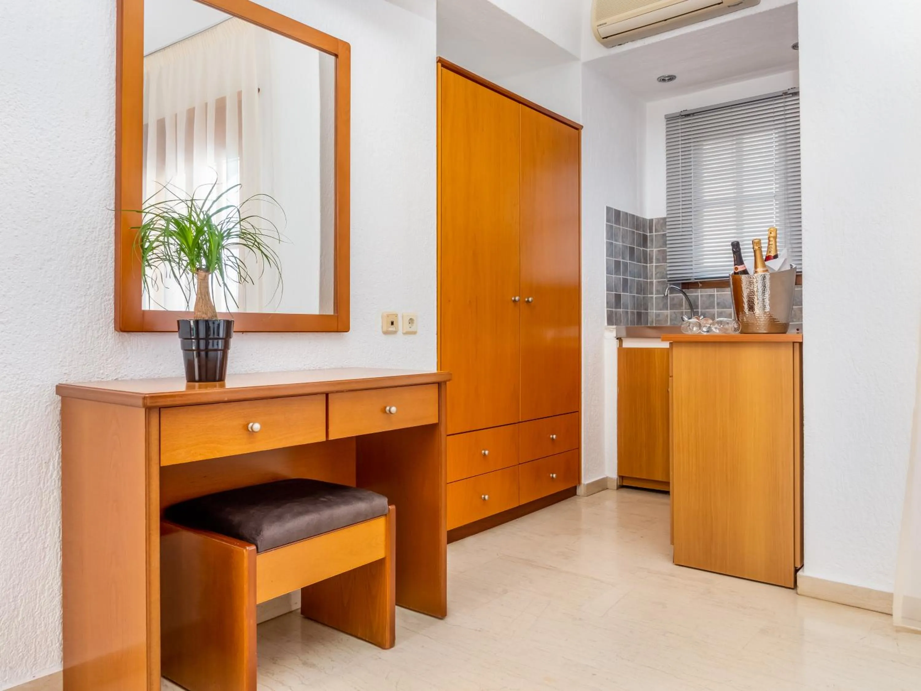 TV and multimedia in Elounda Alikes Suites & Studios