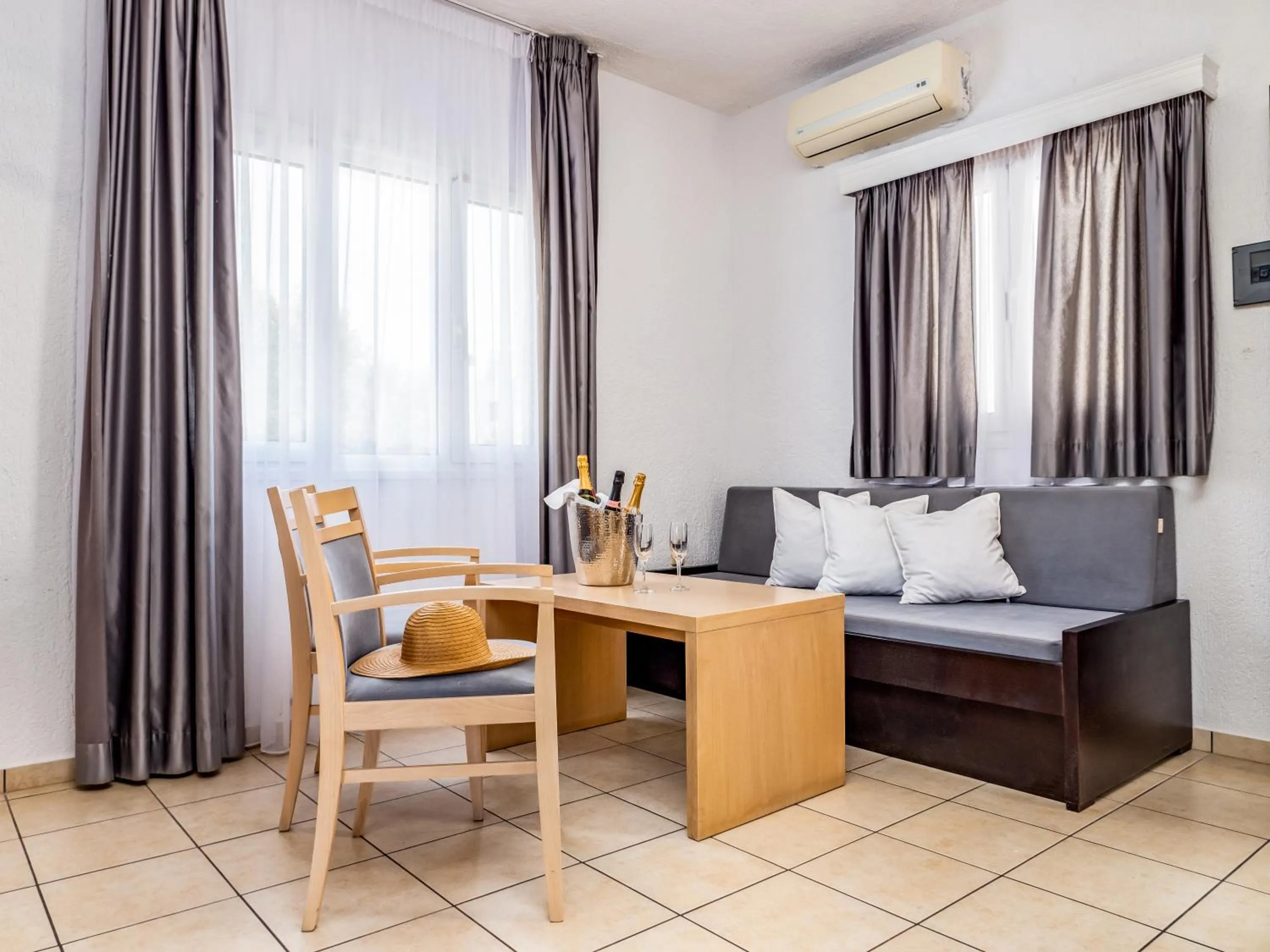 TV and multimedia, Bed in Elounda Alikes Suites & Studios