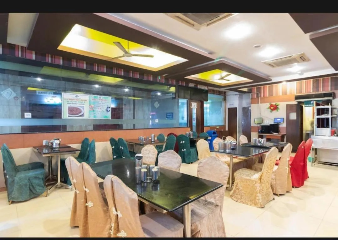 Restaurant/places to eat in Hotel Vassi Palaze