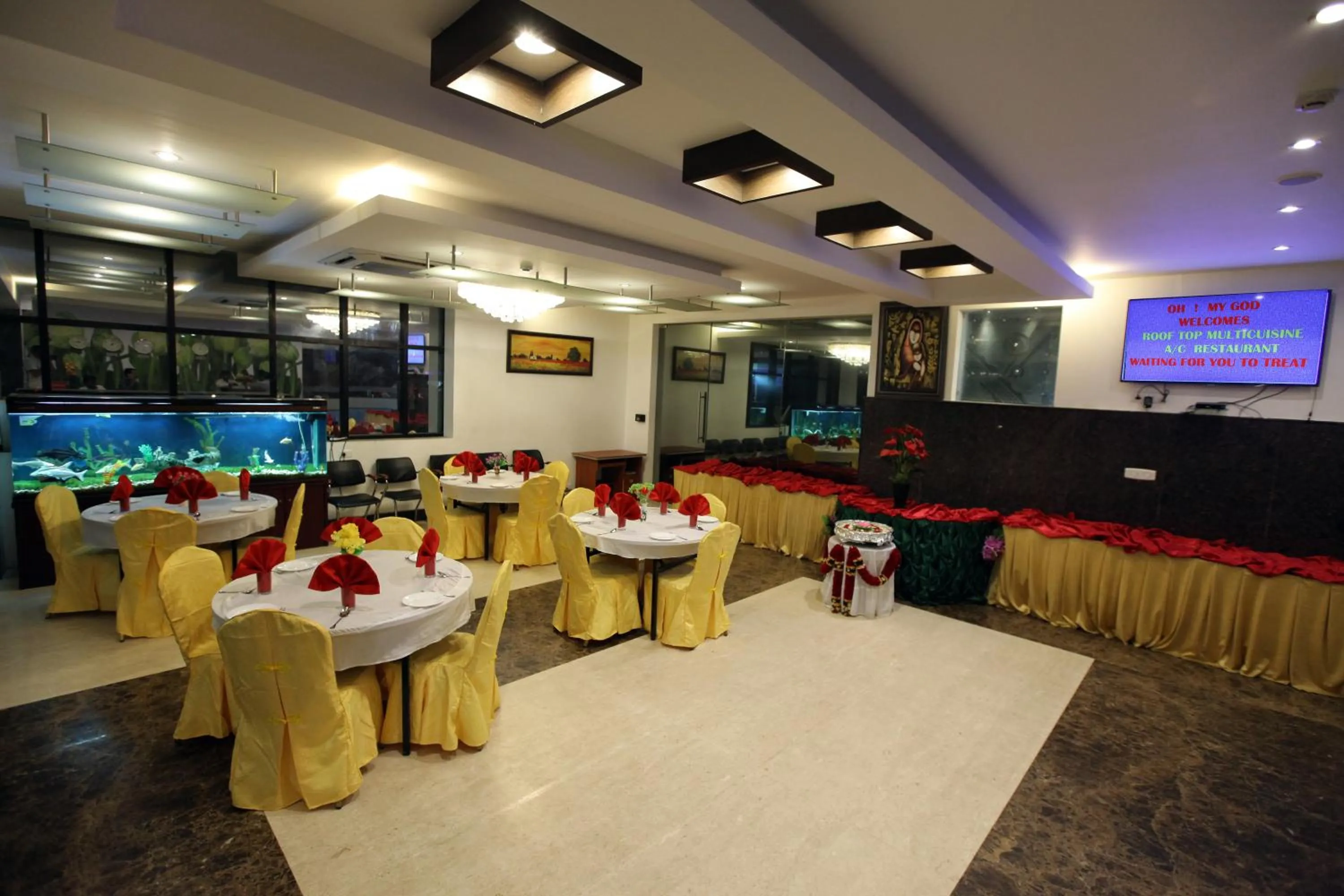 Communal lounge/ TV room in Hotel Vassi Palaze