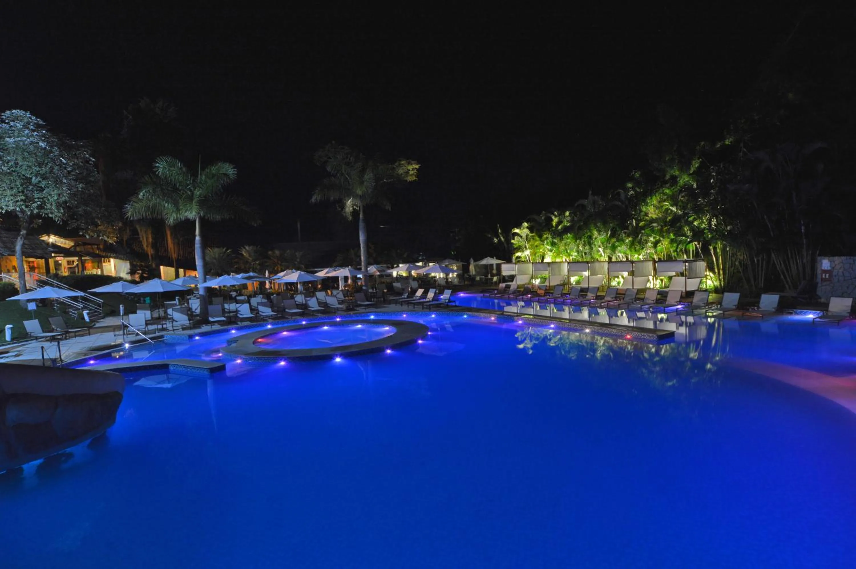 Swimming pool in Village Le Canton