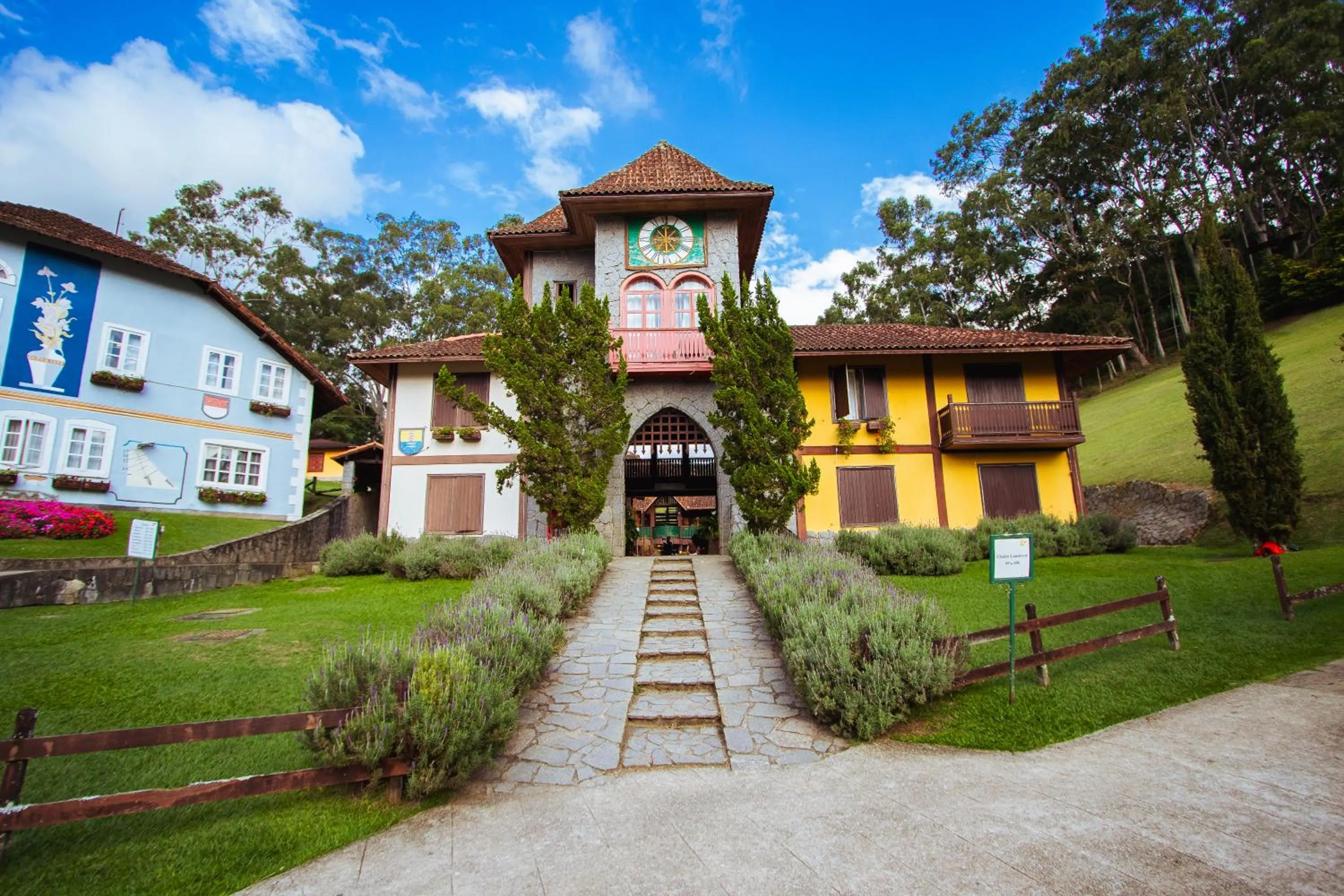 Property building in Village Le Canton