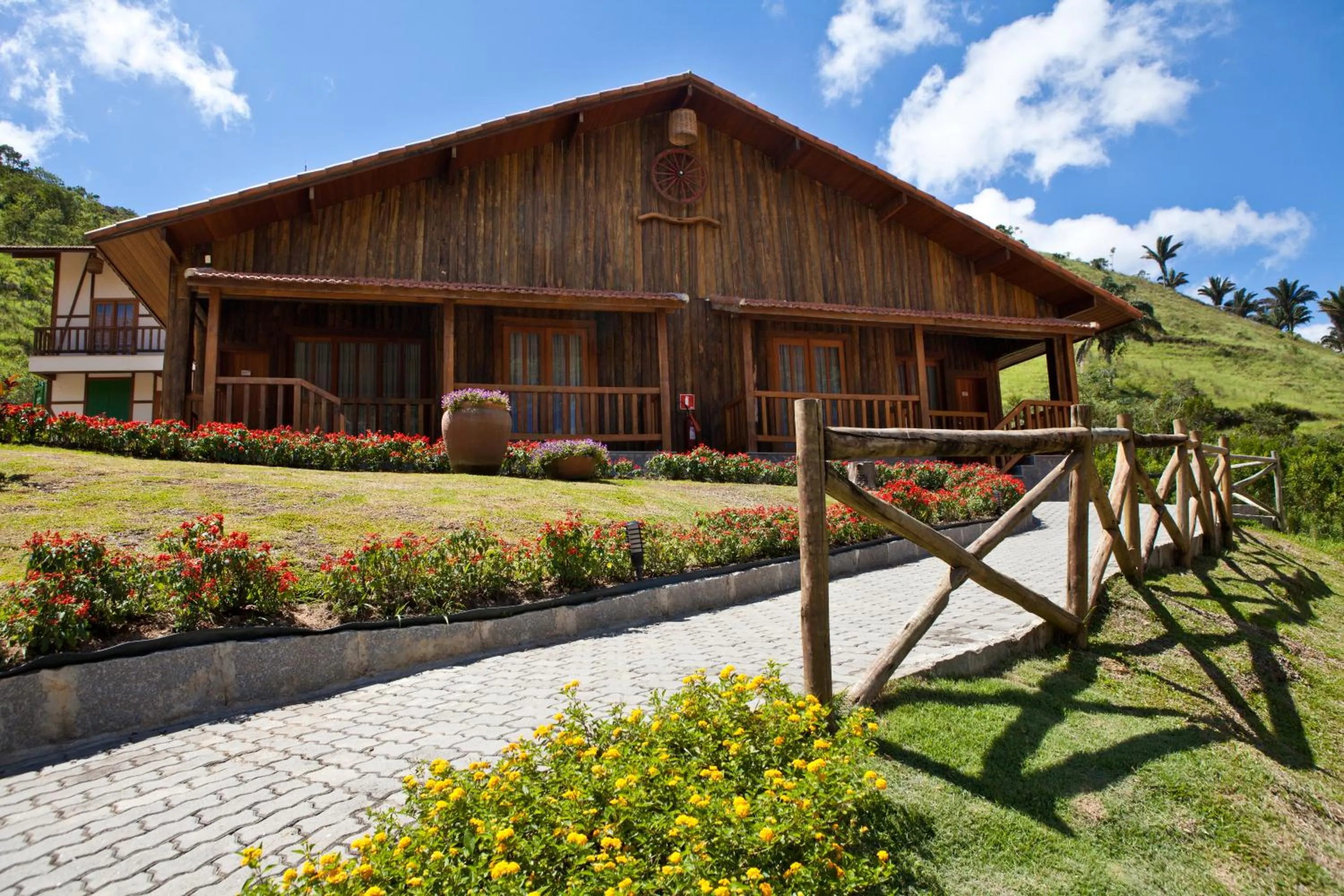 Property building in Fazenda Suica Le Canton