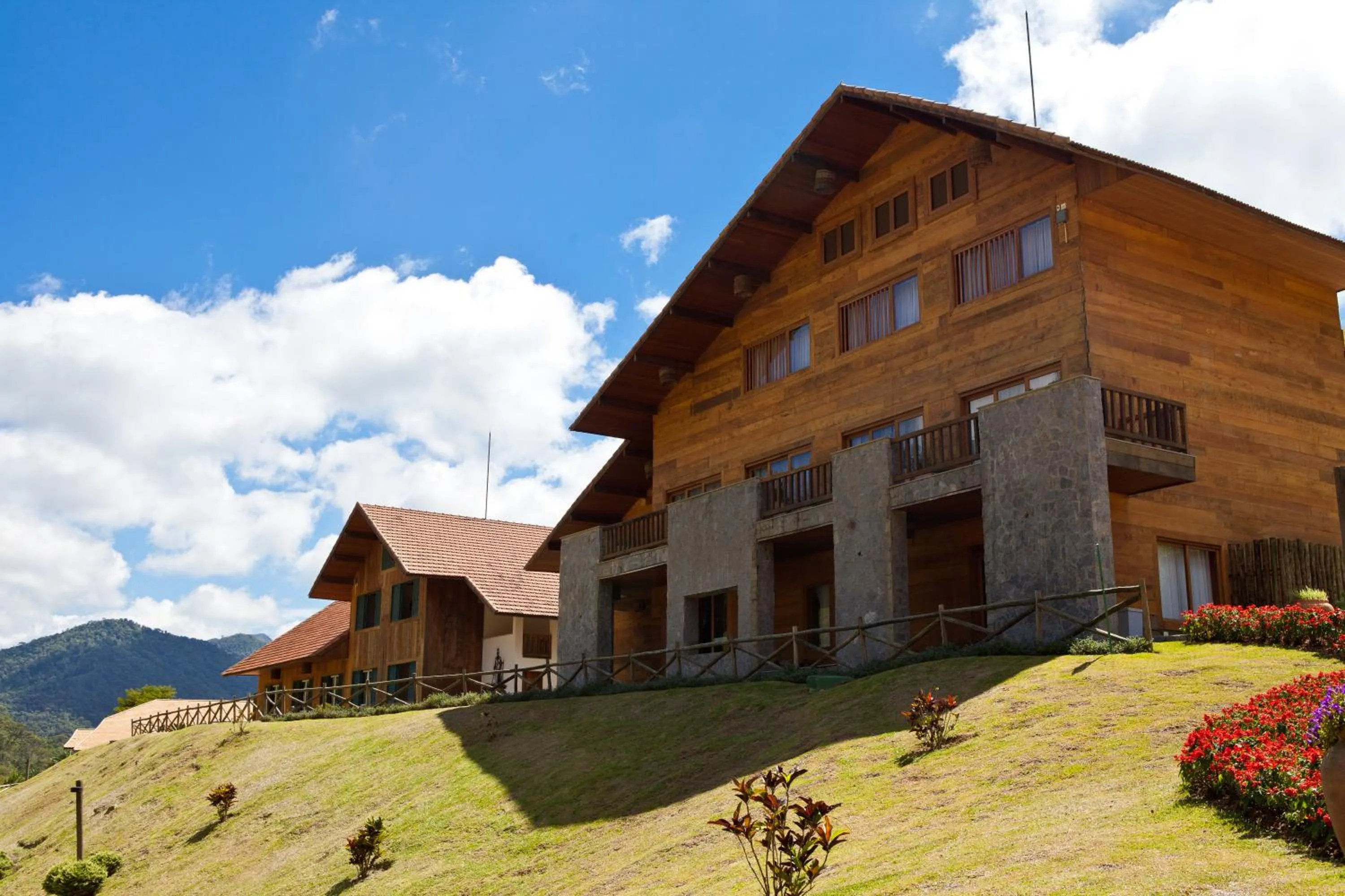 Property building in Fazenda Suica Le Canton