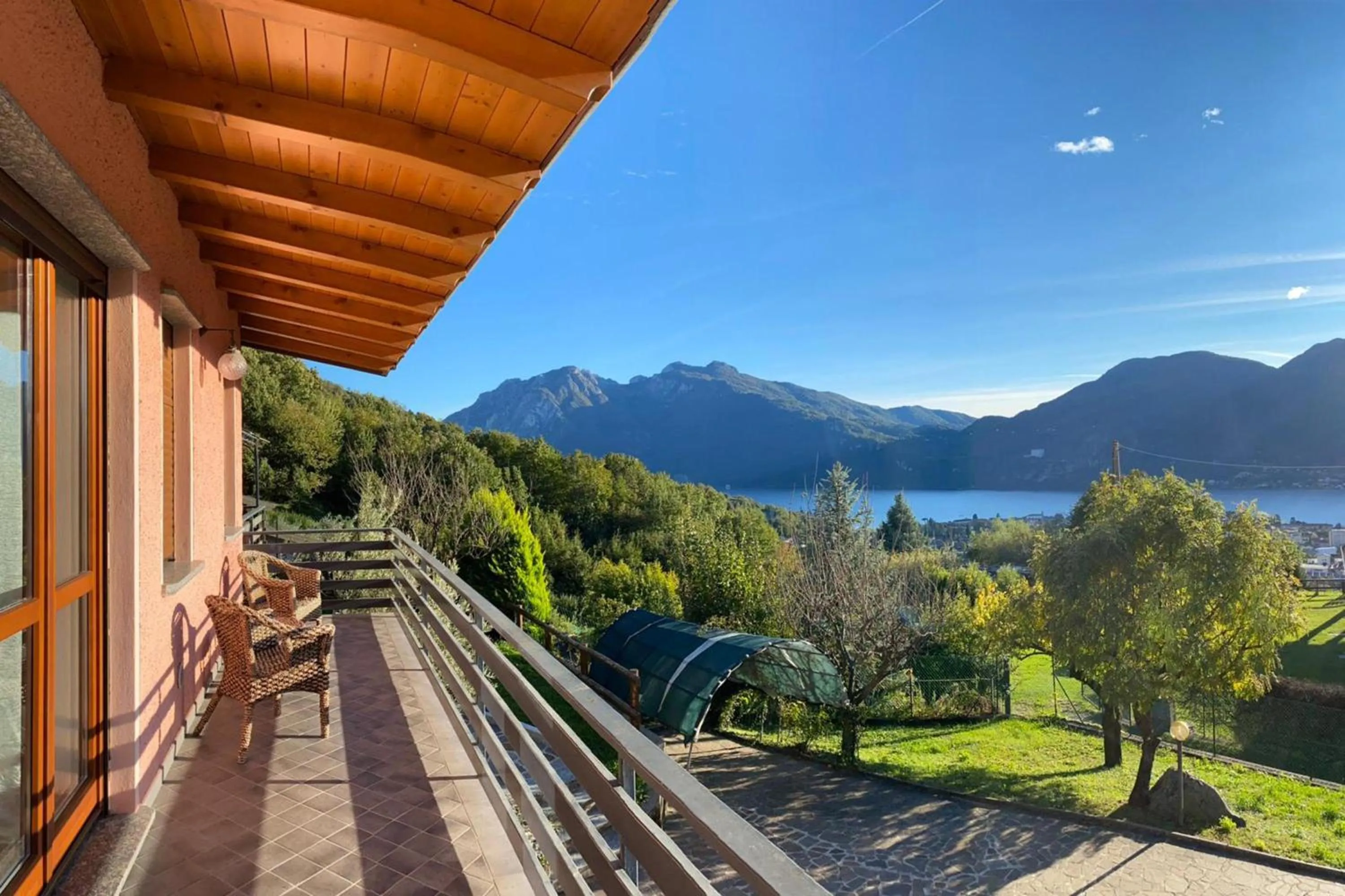 Lake view in Casa Virginia