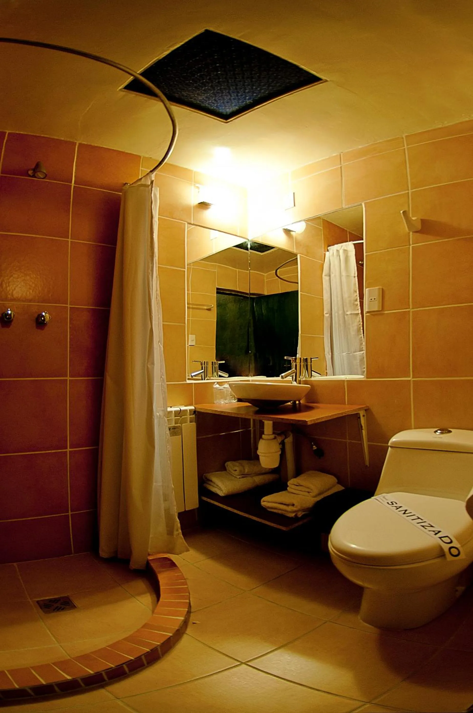 Bathroom in Hotel Jardines de Uyuni
