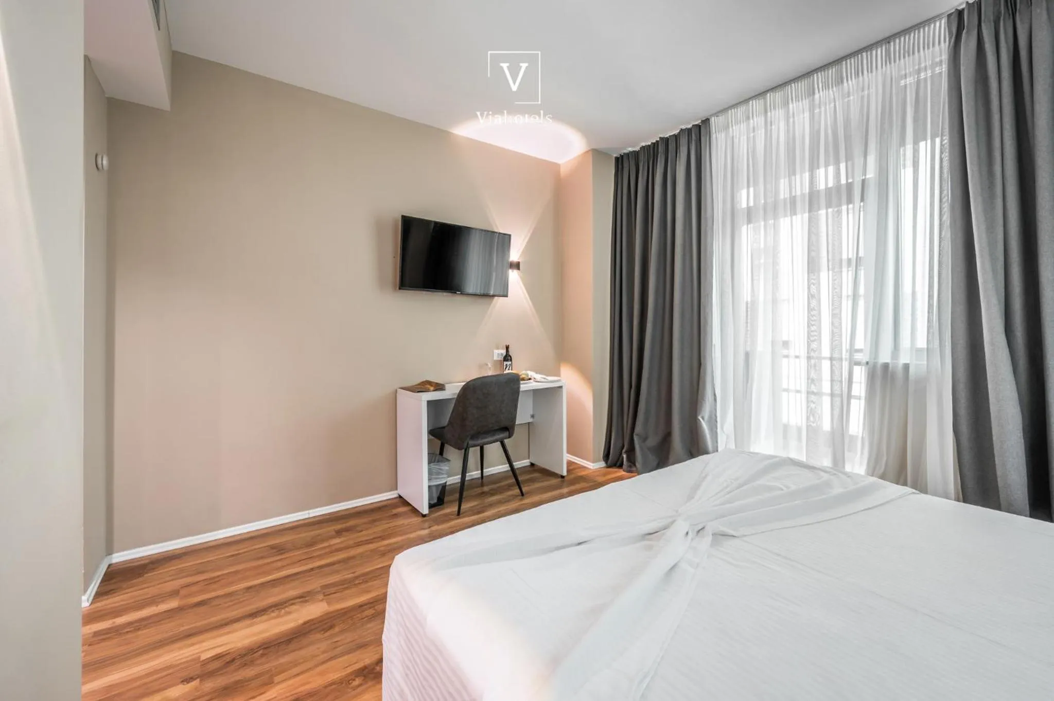 Communal lounge/ TV room, Bed in VH Eurostar Tirana Hotel Congress & Tirana Spa