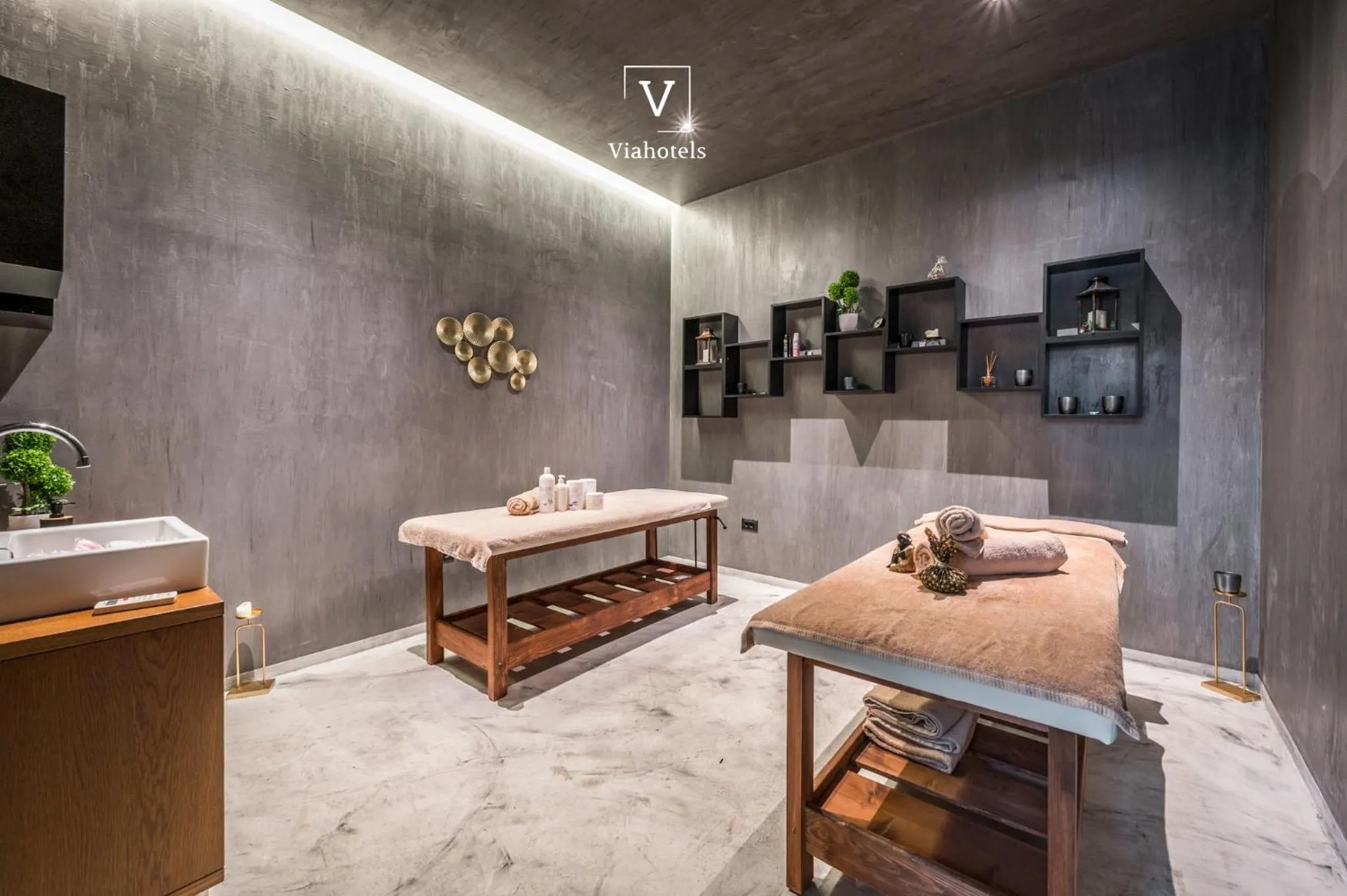 Massage, Bed in VH Eurostar Tirana Hotel Congress & Tirana Spa