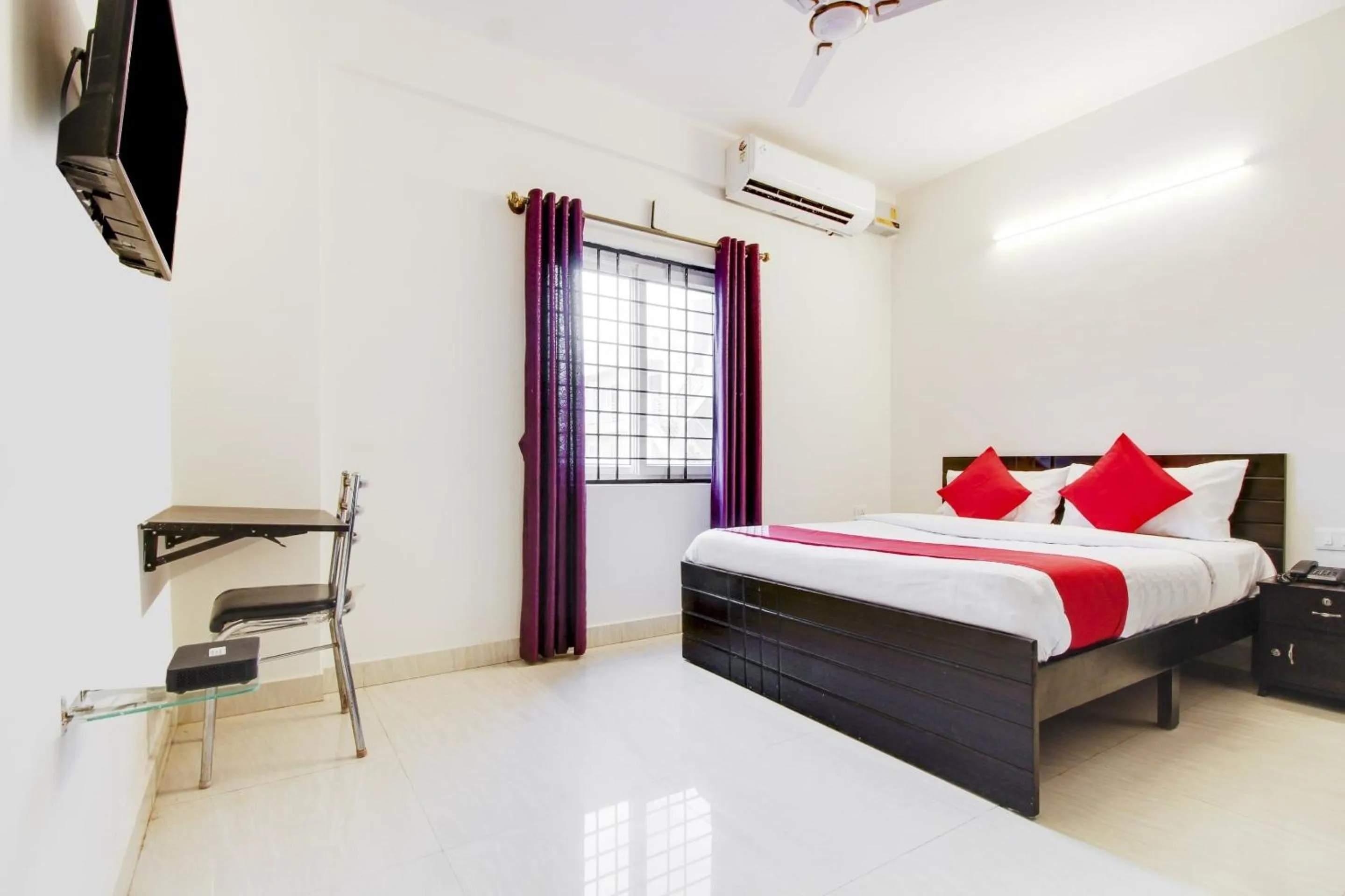 Bedroom, Bed in Hotel O Sm Residency