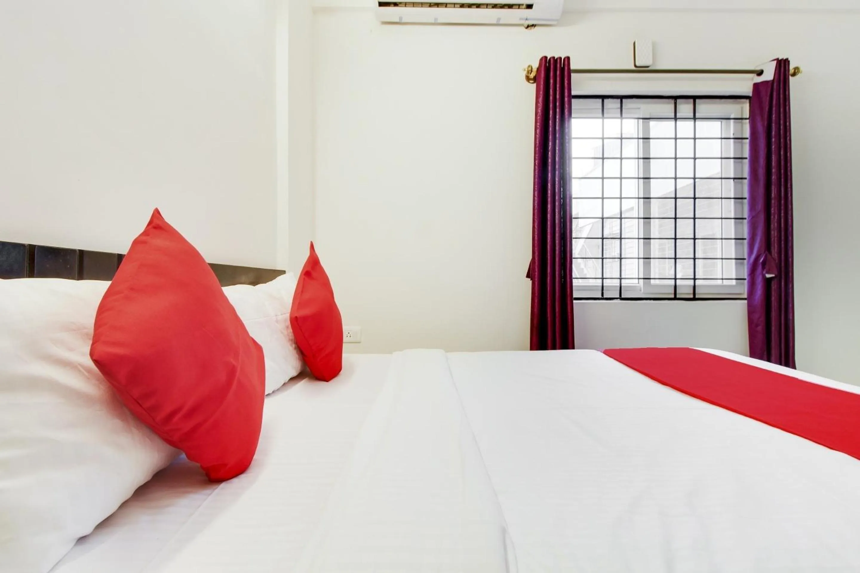 Bedroom, Bed in Hotel O Sm Residency